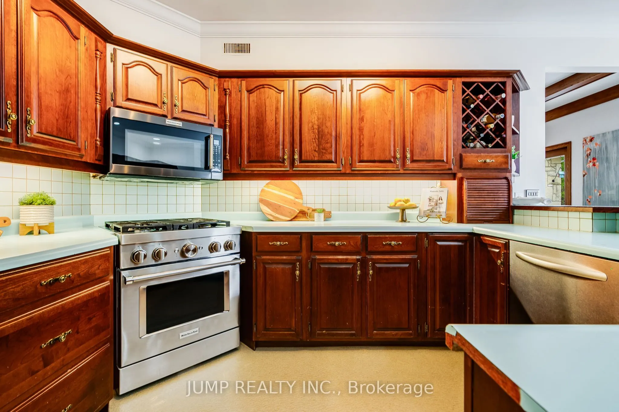 323 Talbot Street S