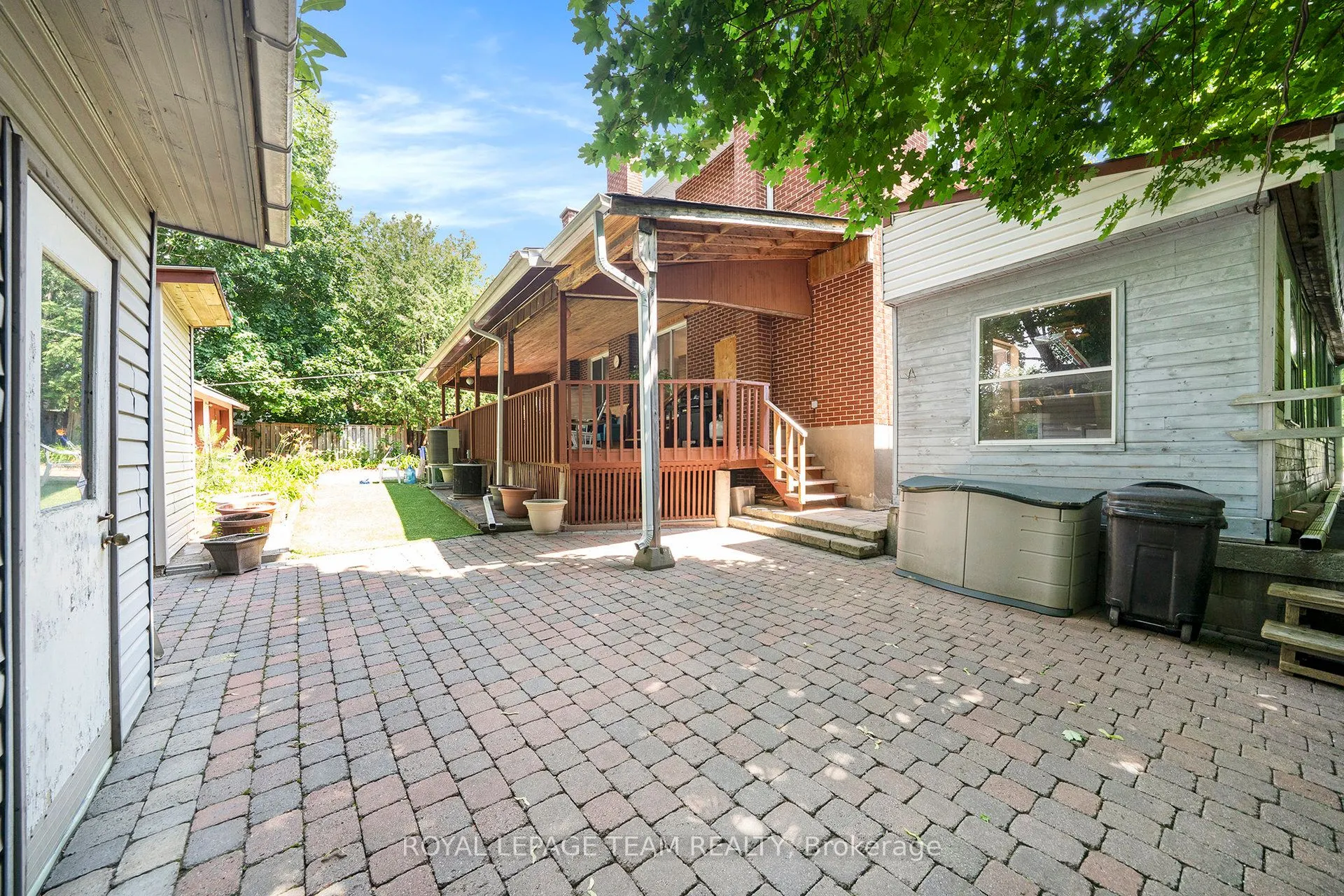 367 Ravenhill Avenue