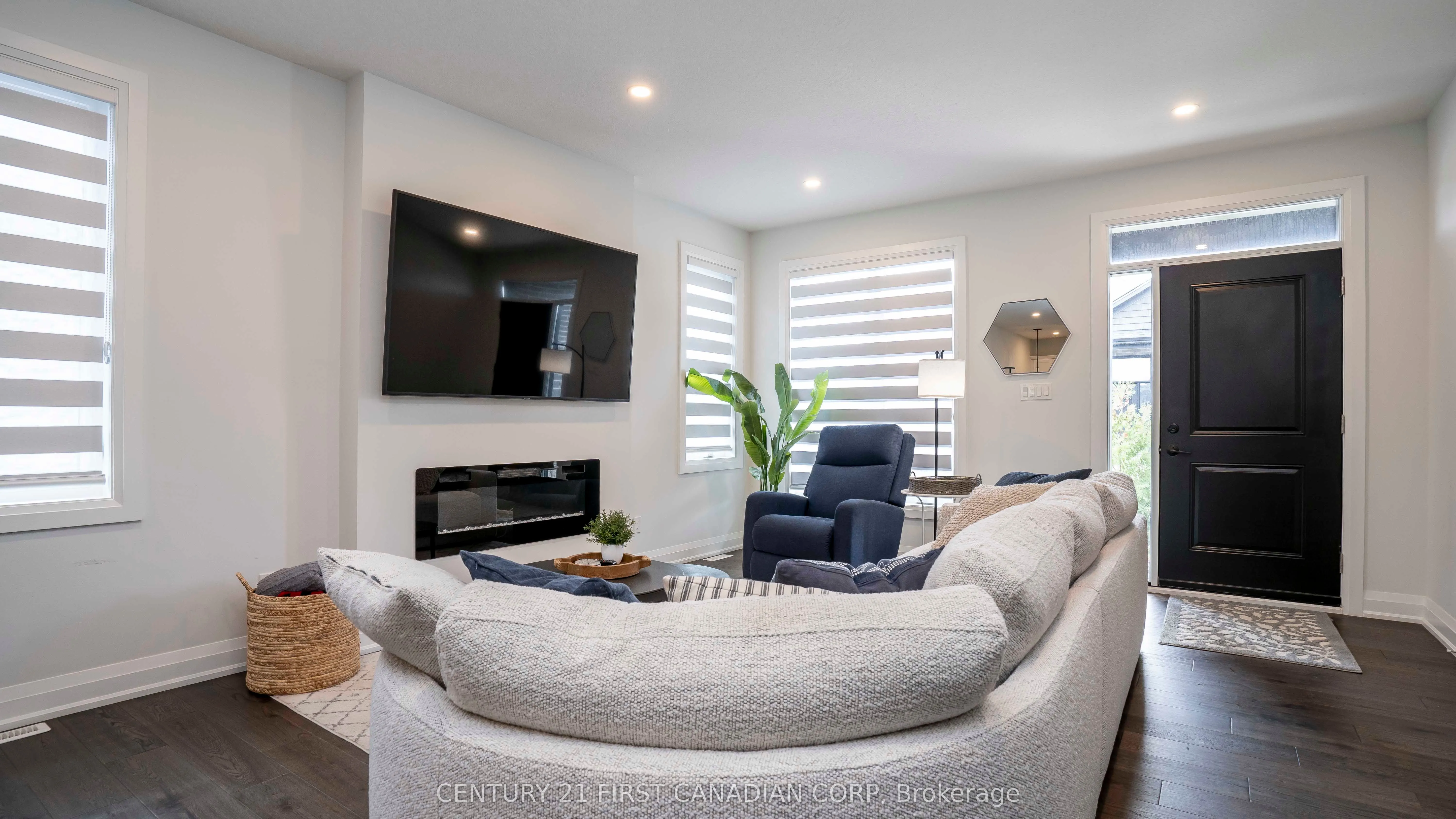 383 Daventry Way, #25