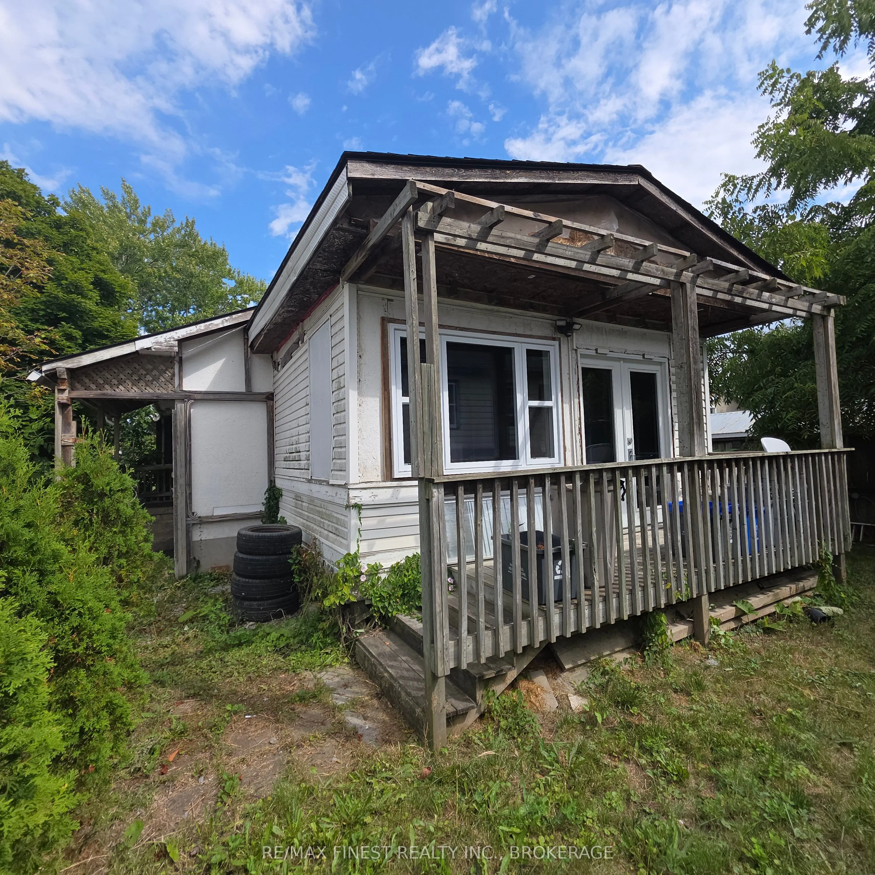606 Brock Street