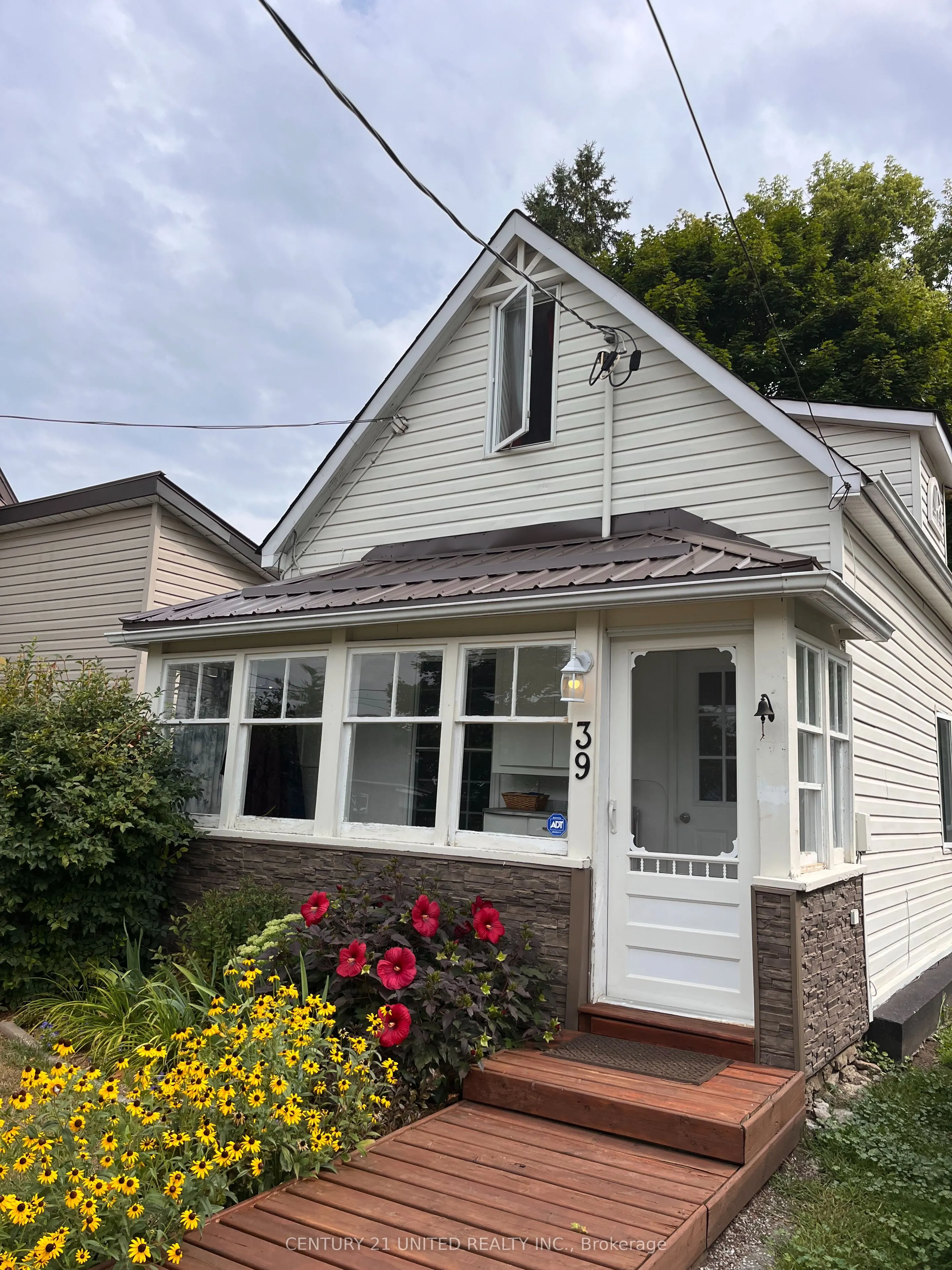 39 Raglan Street S