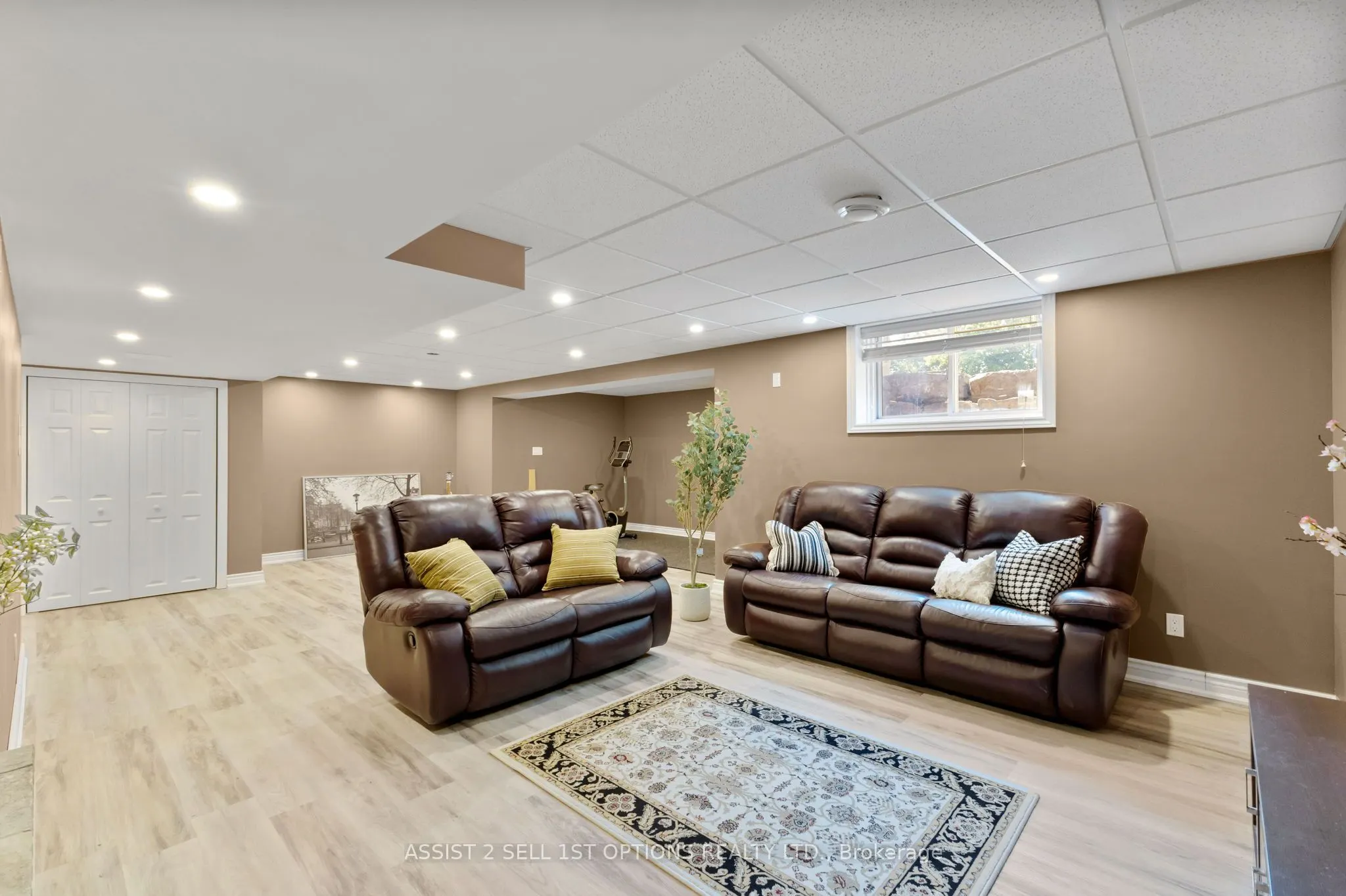 6370 Deer Valley Crescent