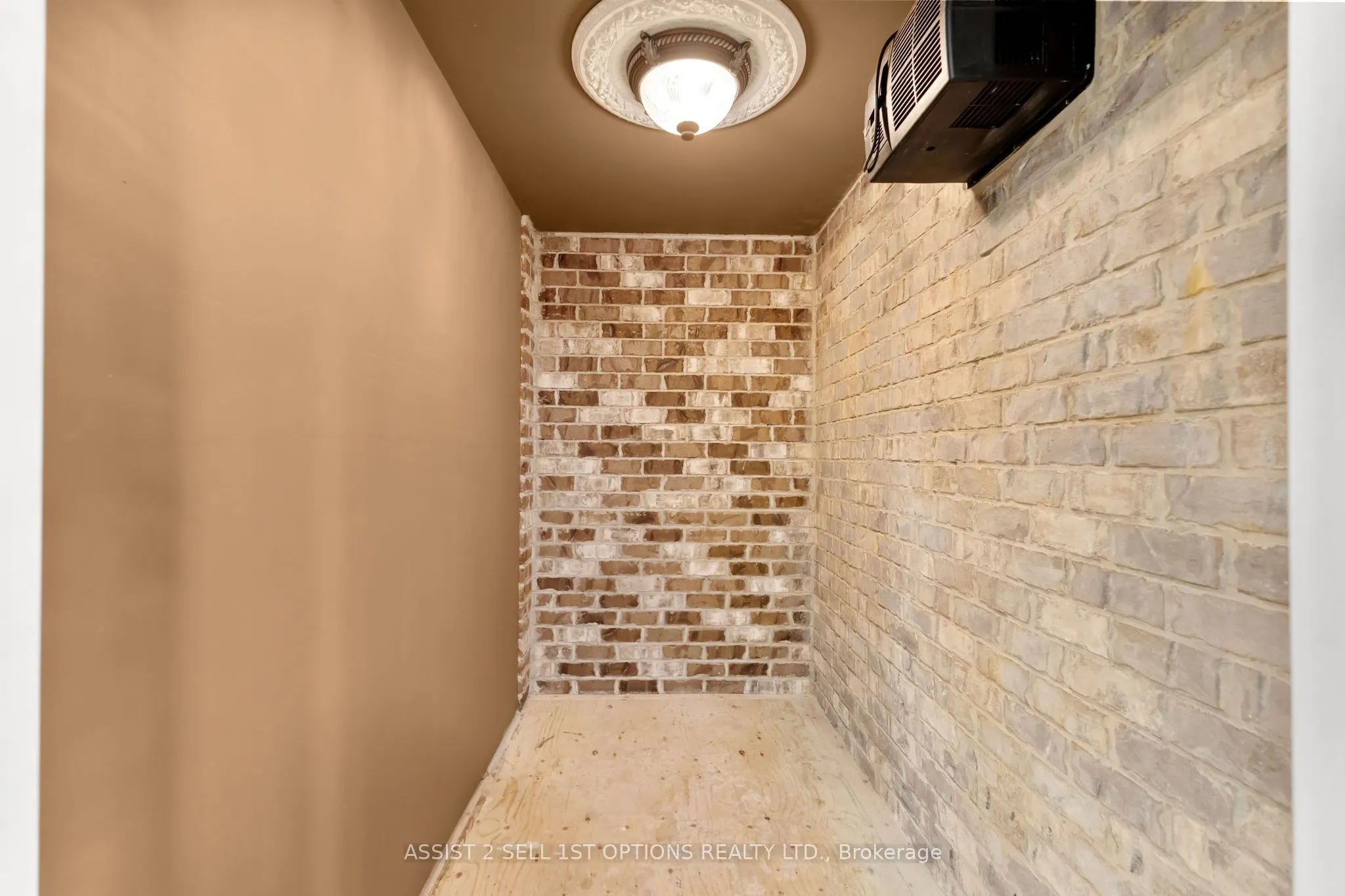 6370 Deer Valley Crescent