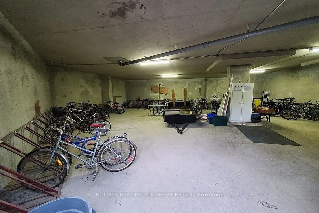 237 King Street W, #1004
