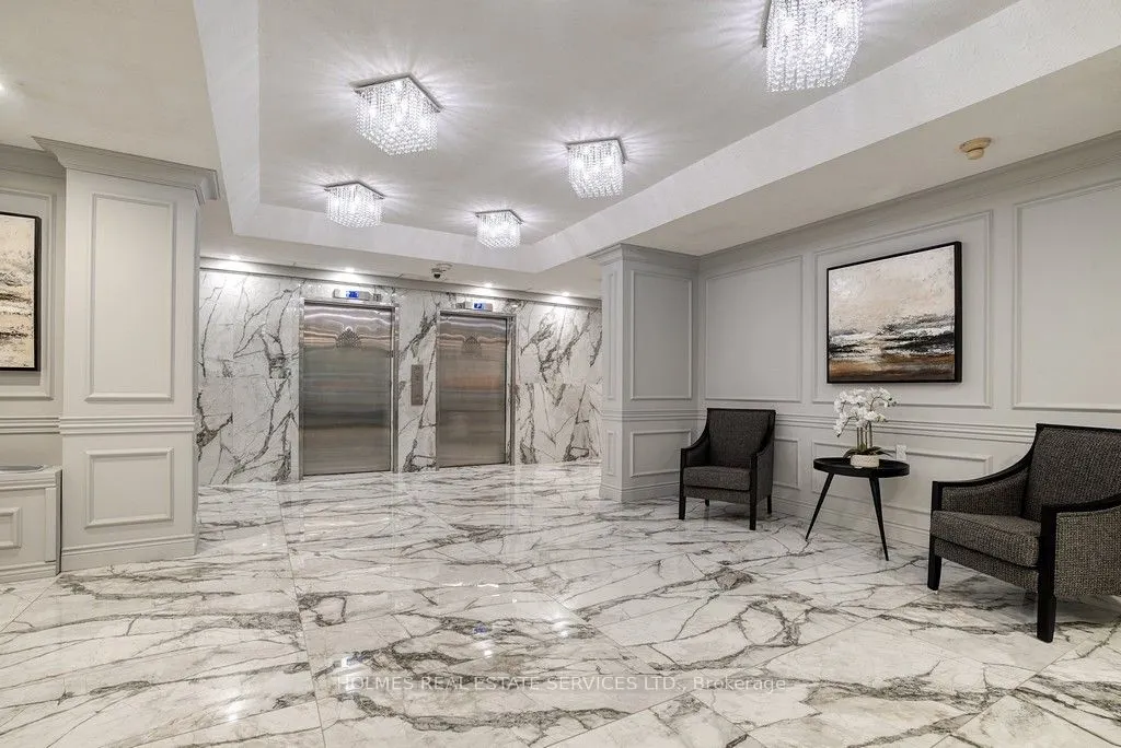 237 King Street W, #1004
