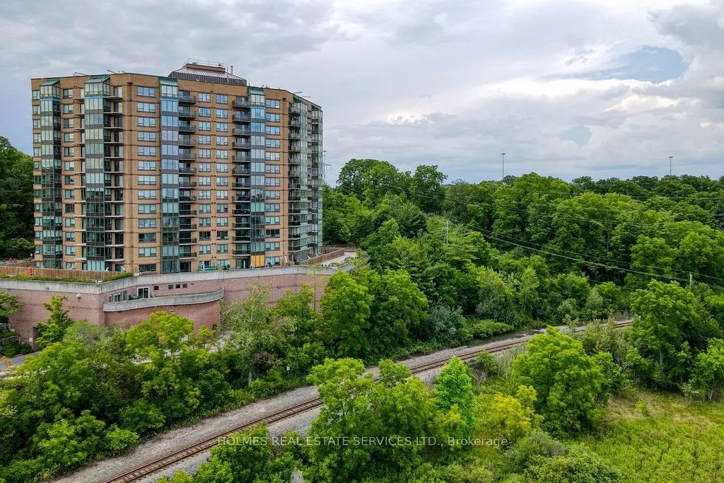 237 King Street W, #1004