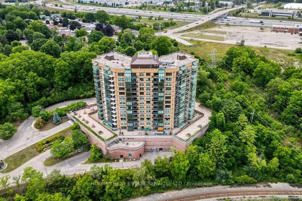 237 King Street W, #1004