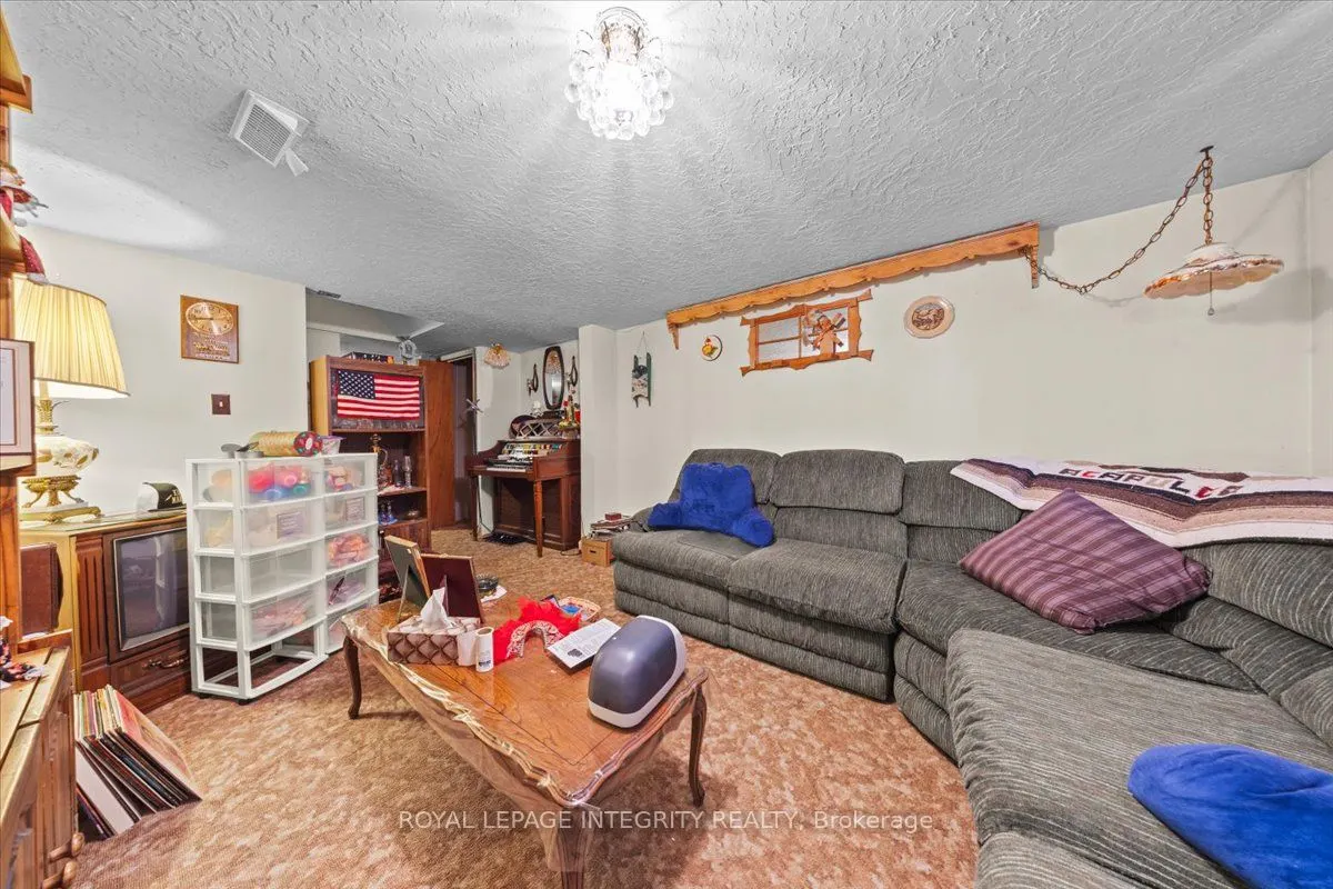 919 Leonard Avenue