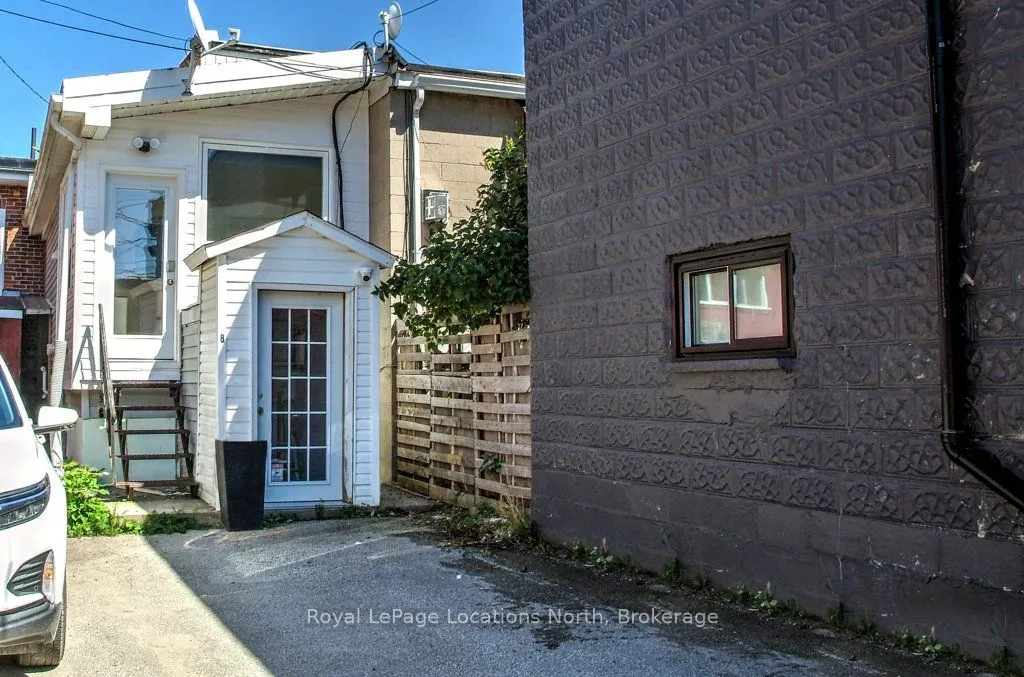 8 Sykes Street N