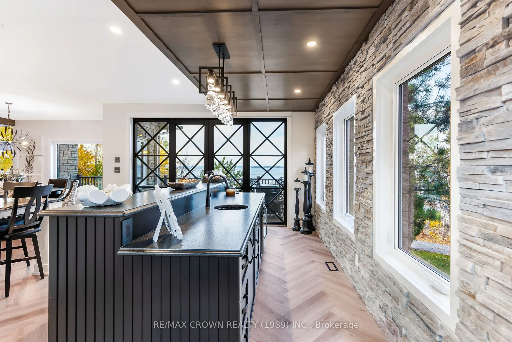 20 Breezehill Road
