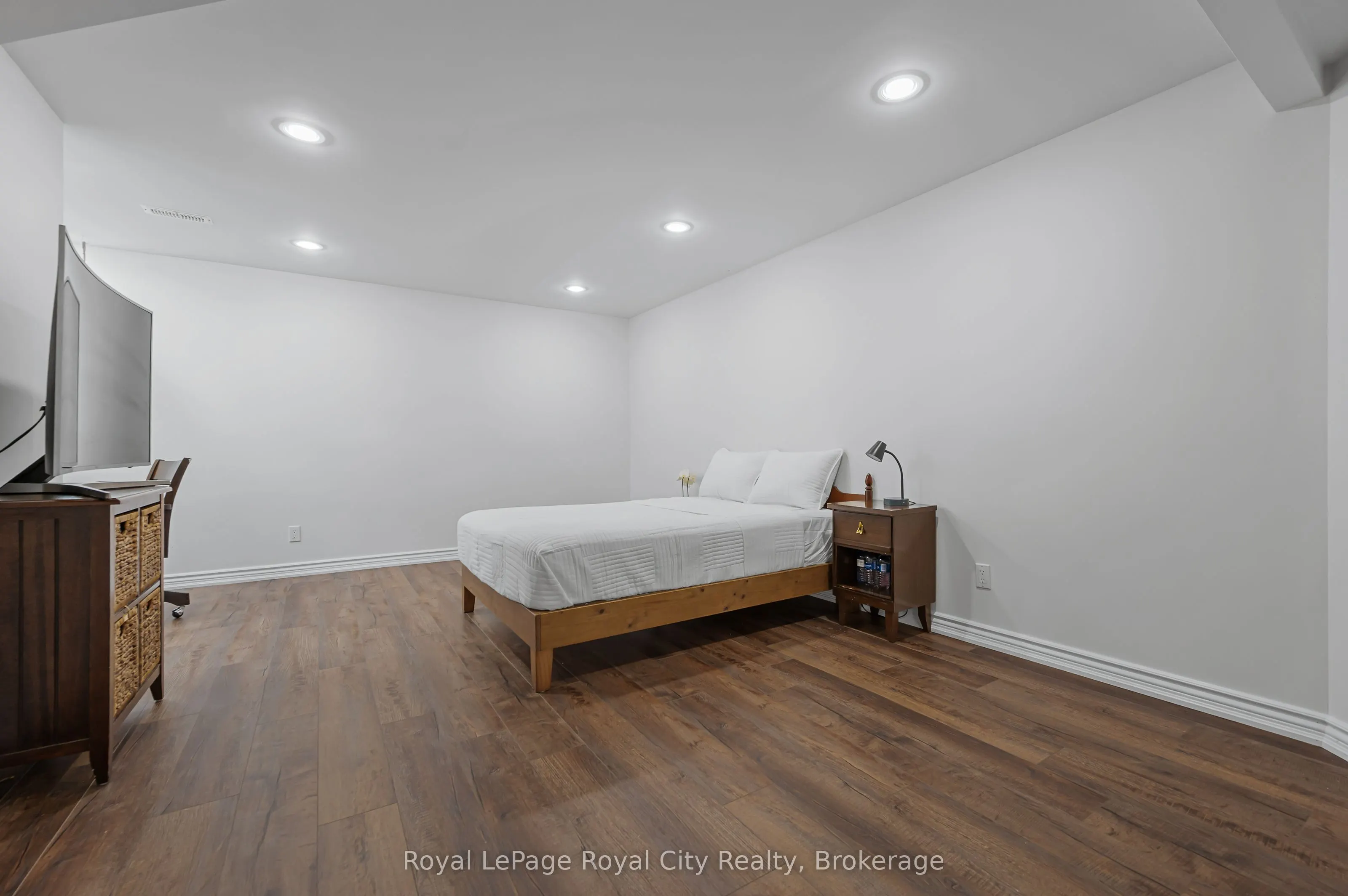 306 Imperial Road S