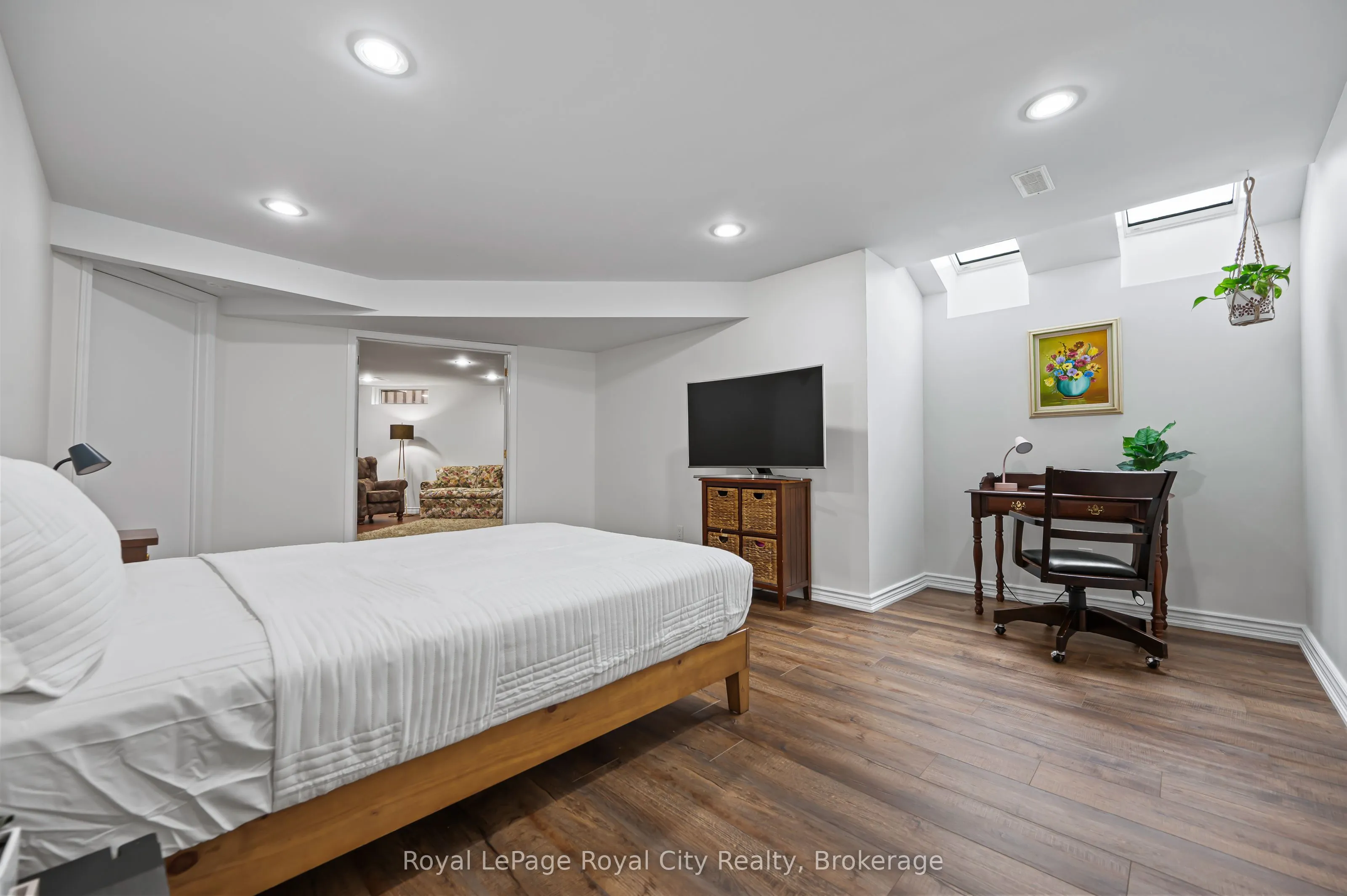 306 Imperial Road S