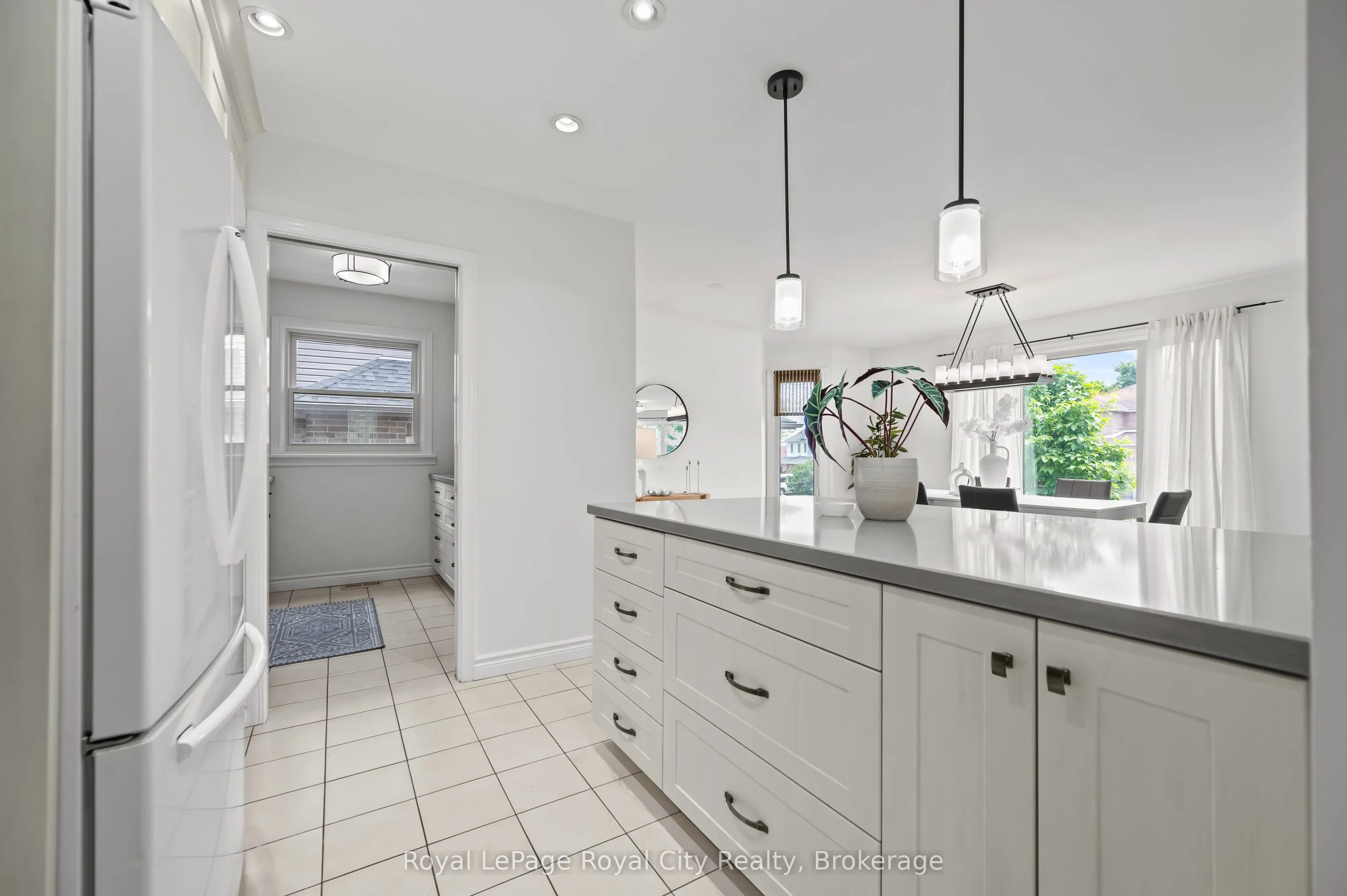 306 Imperial Road S