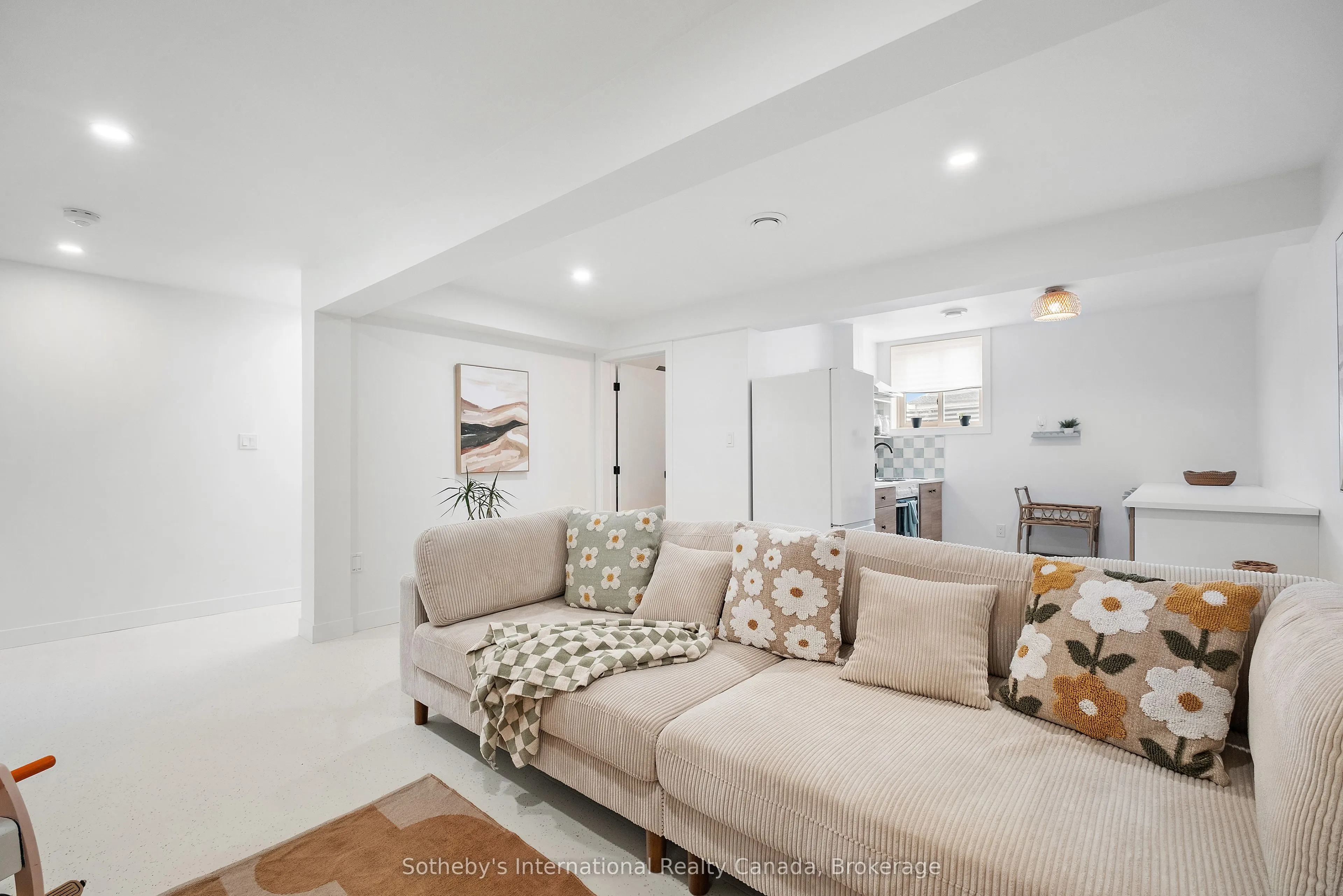 24 William Street W