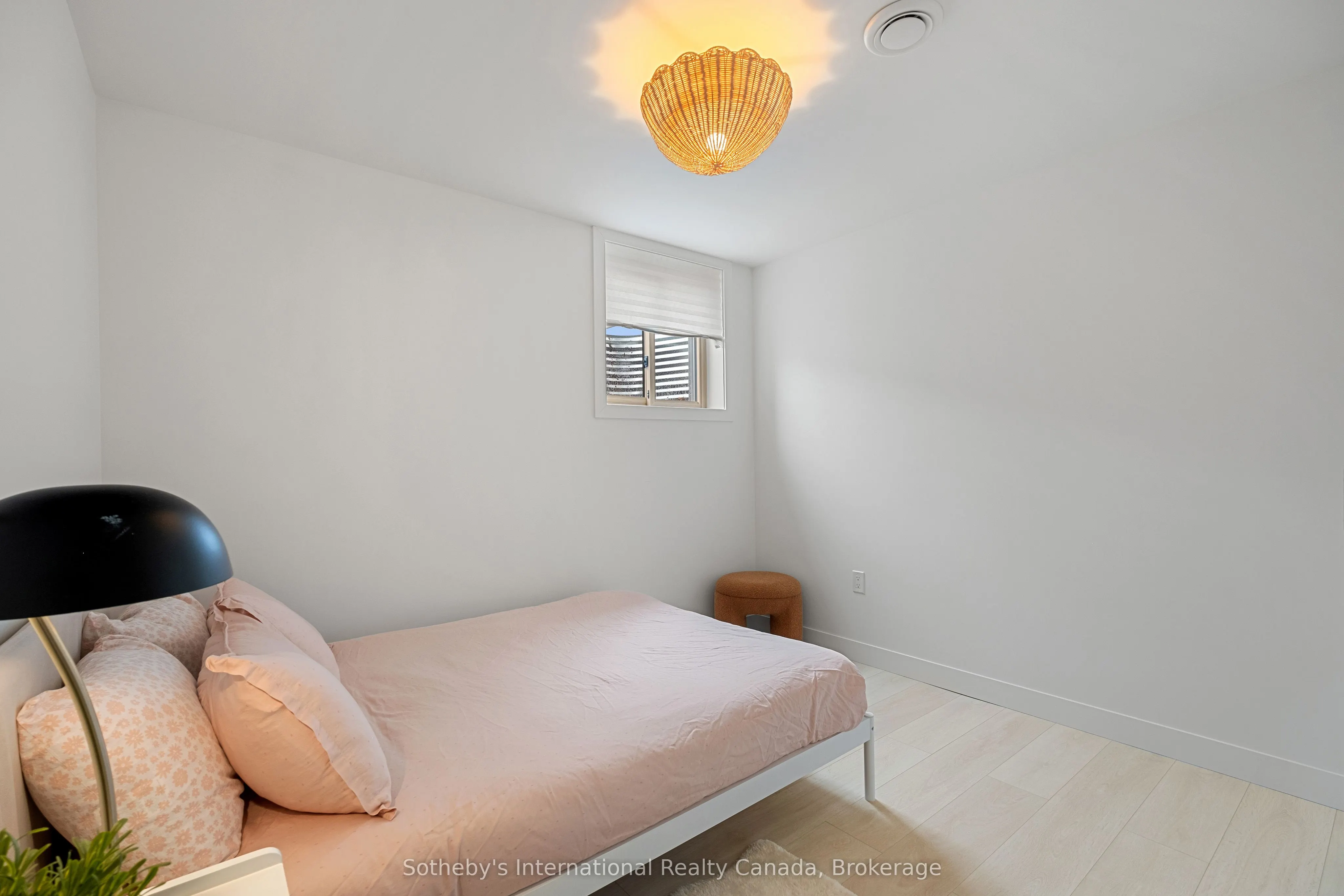24 William Street W