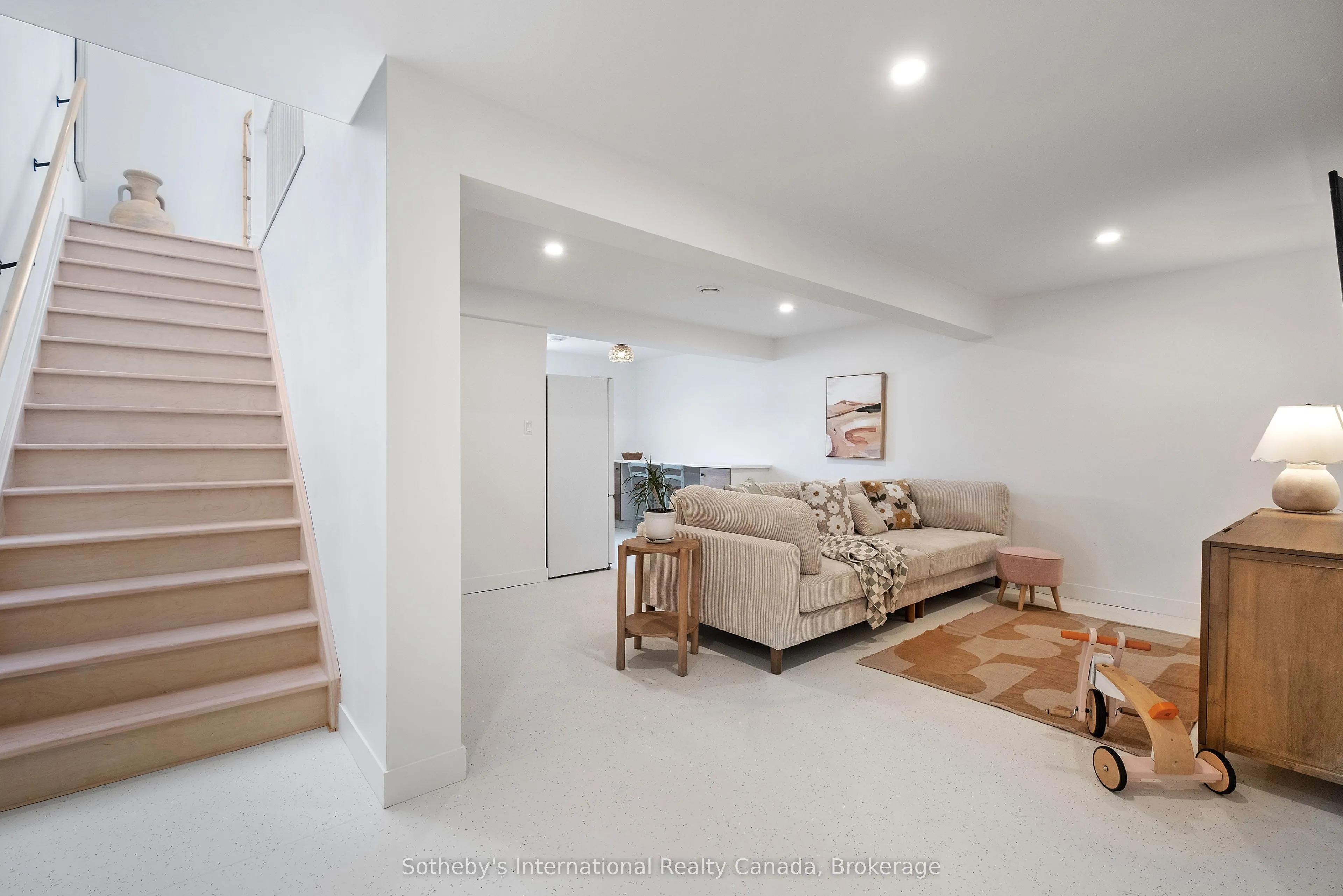 24 William Street W