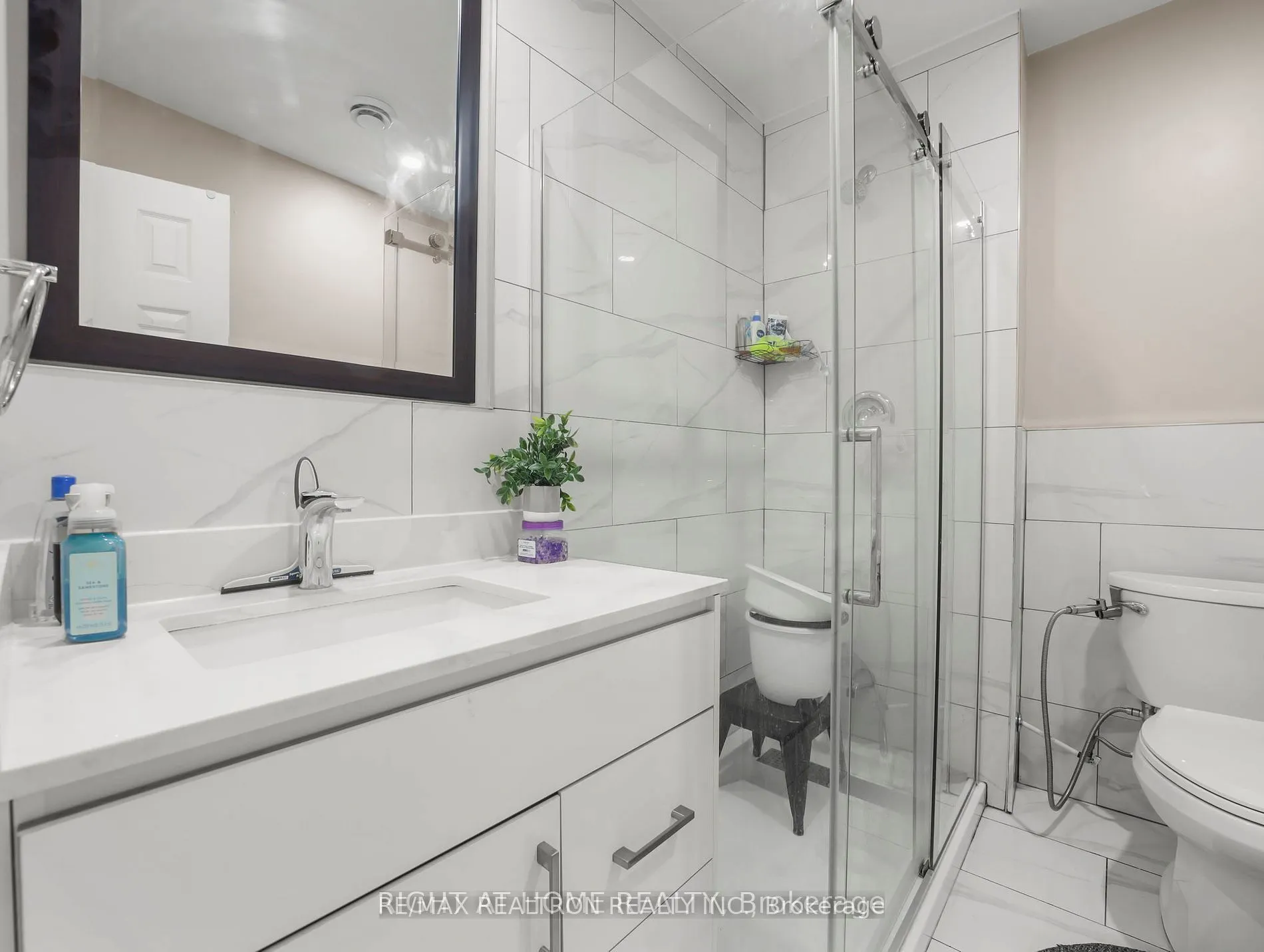 84 - 86 John Street S