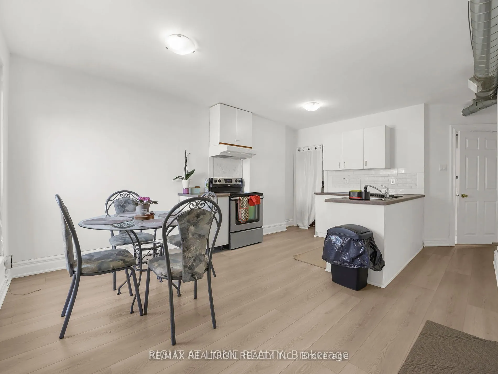 84 - 86 John Street S