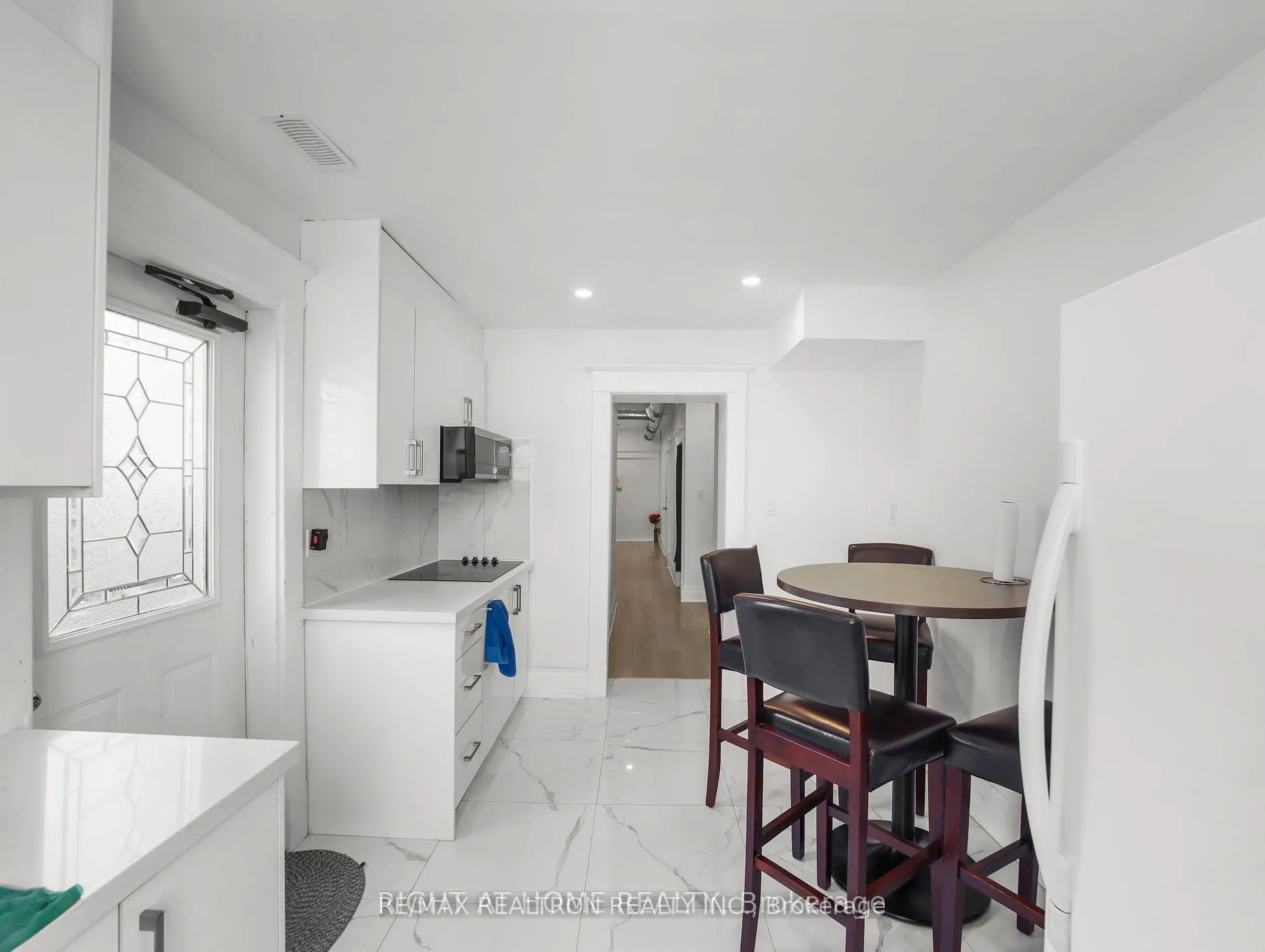84 - 86 John Street S