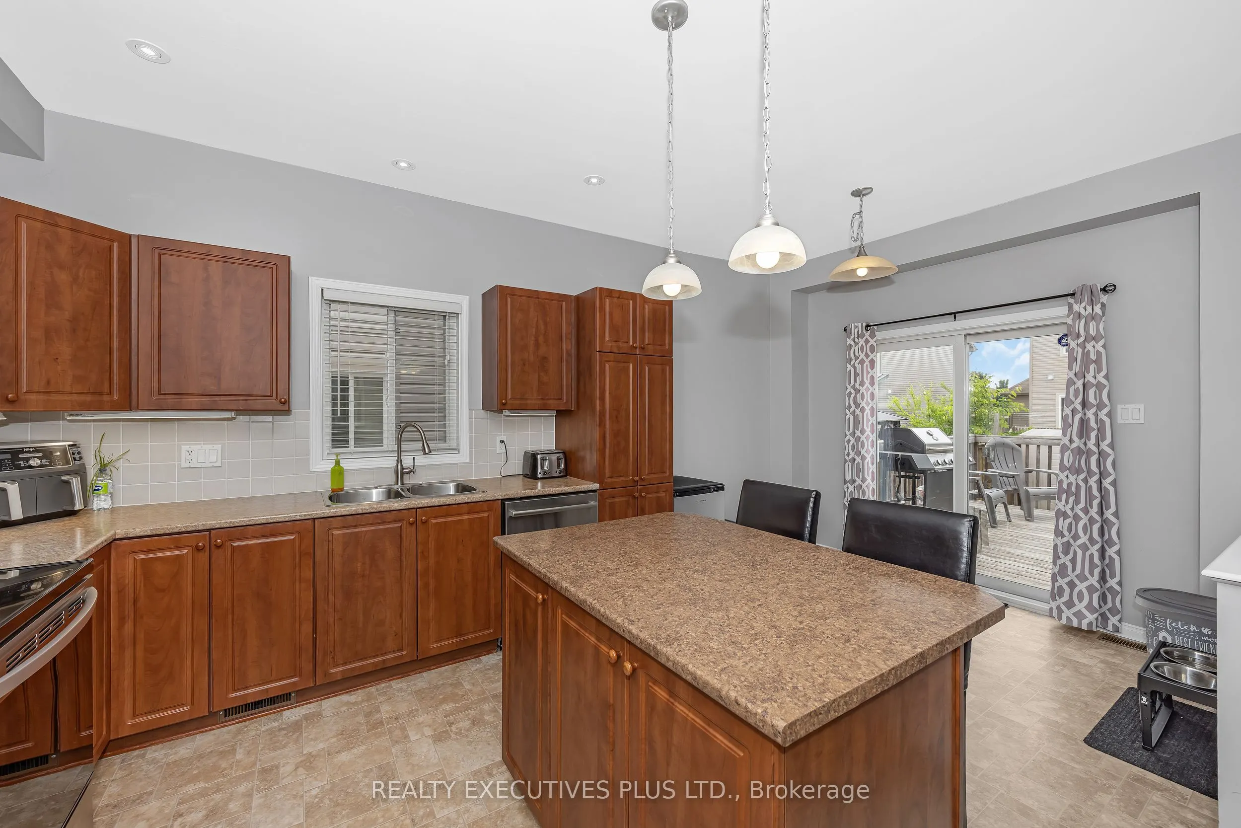 341 Jasper Crescent