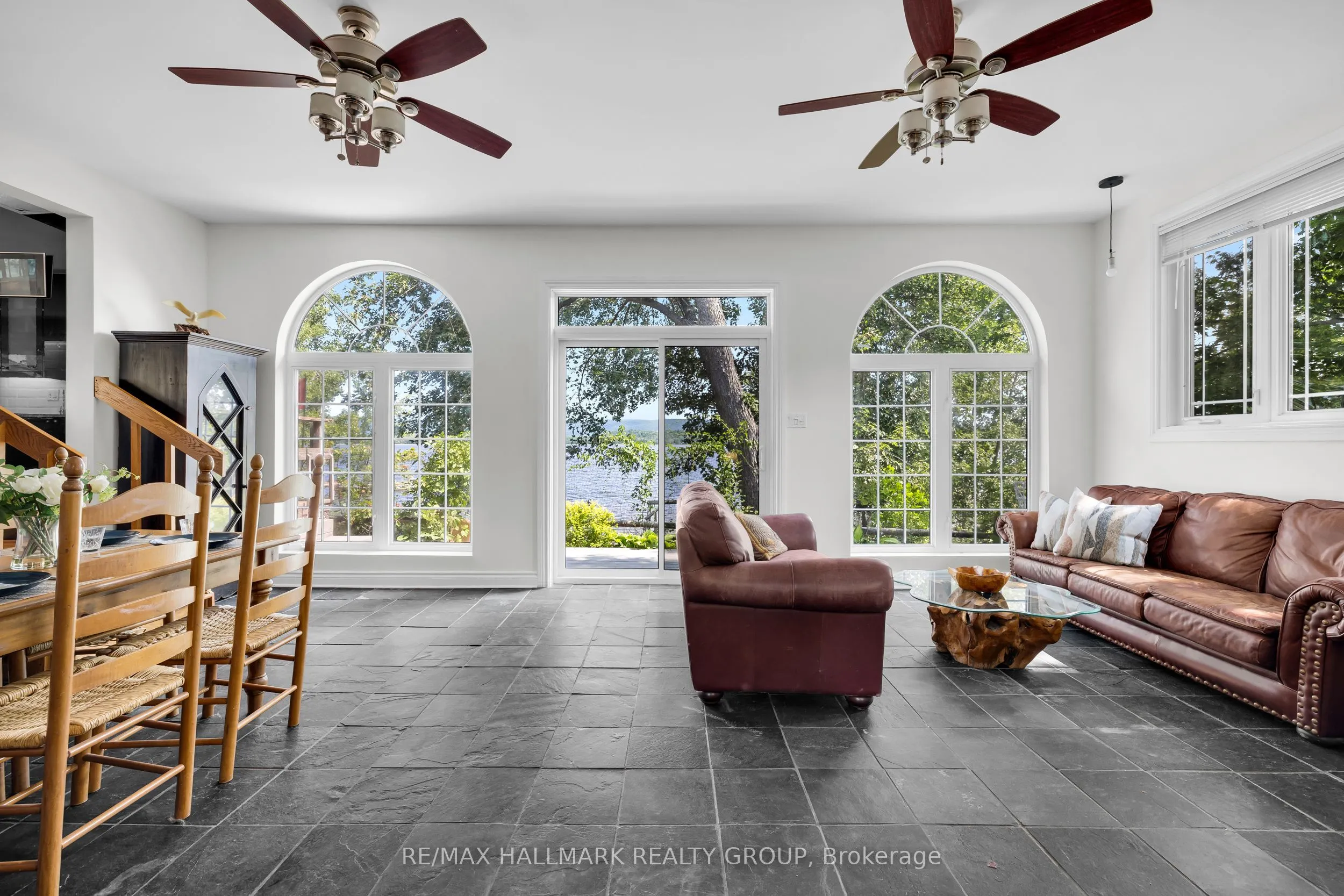 2860 Barlow Crescent