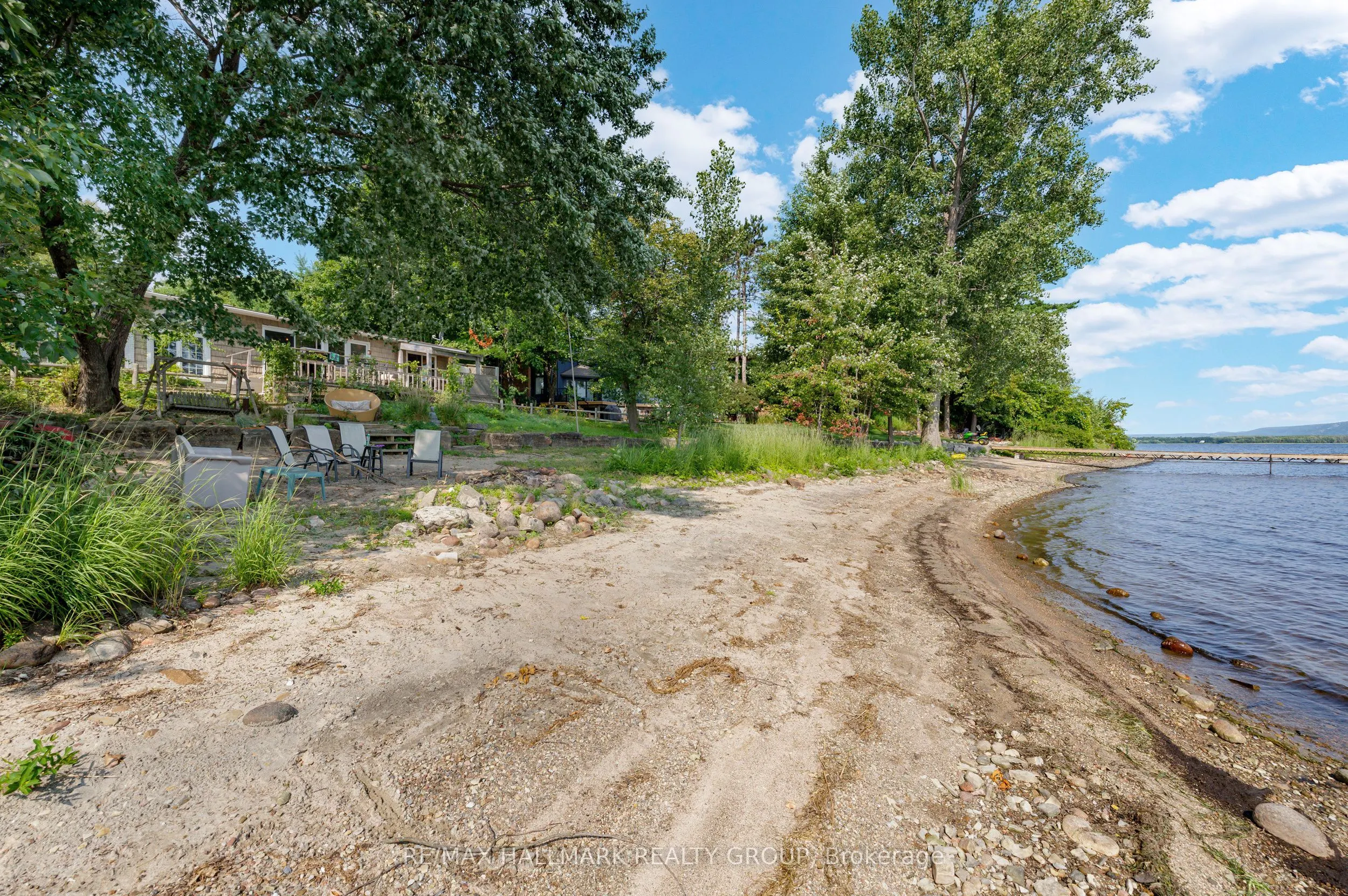 2860 Barlow Crescent
