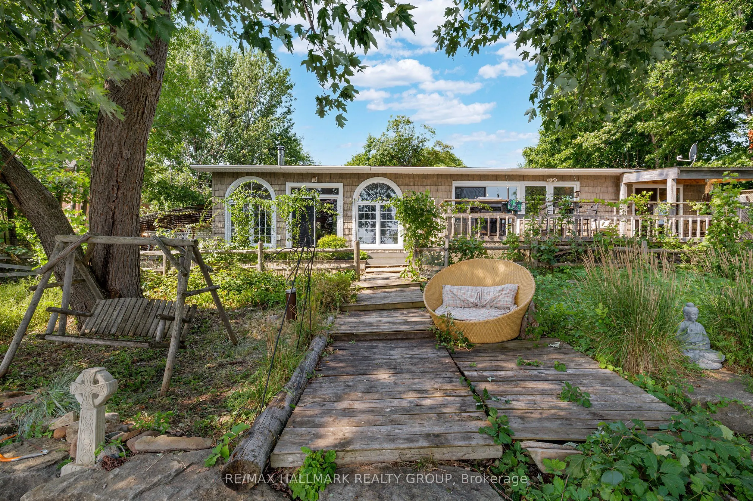 2860 Barlow Crescent