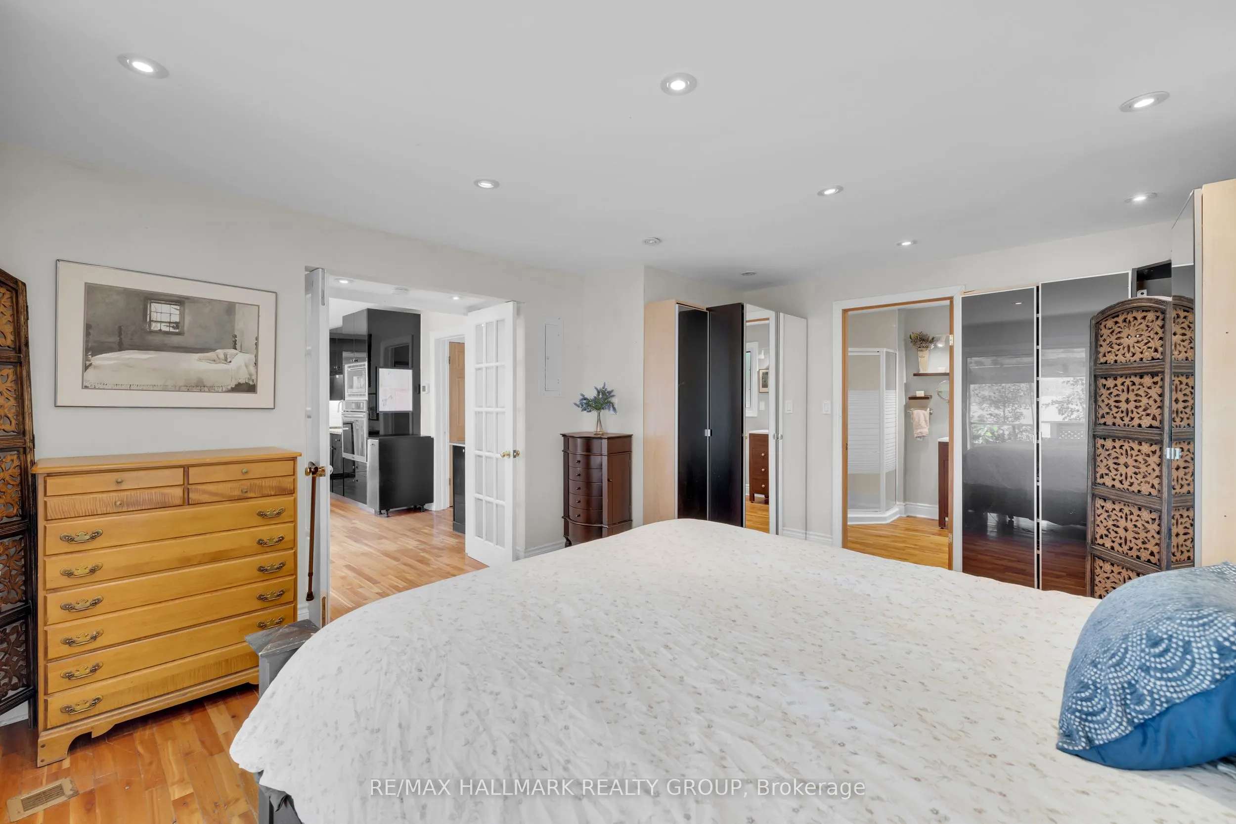 2860 Barlow Crescent