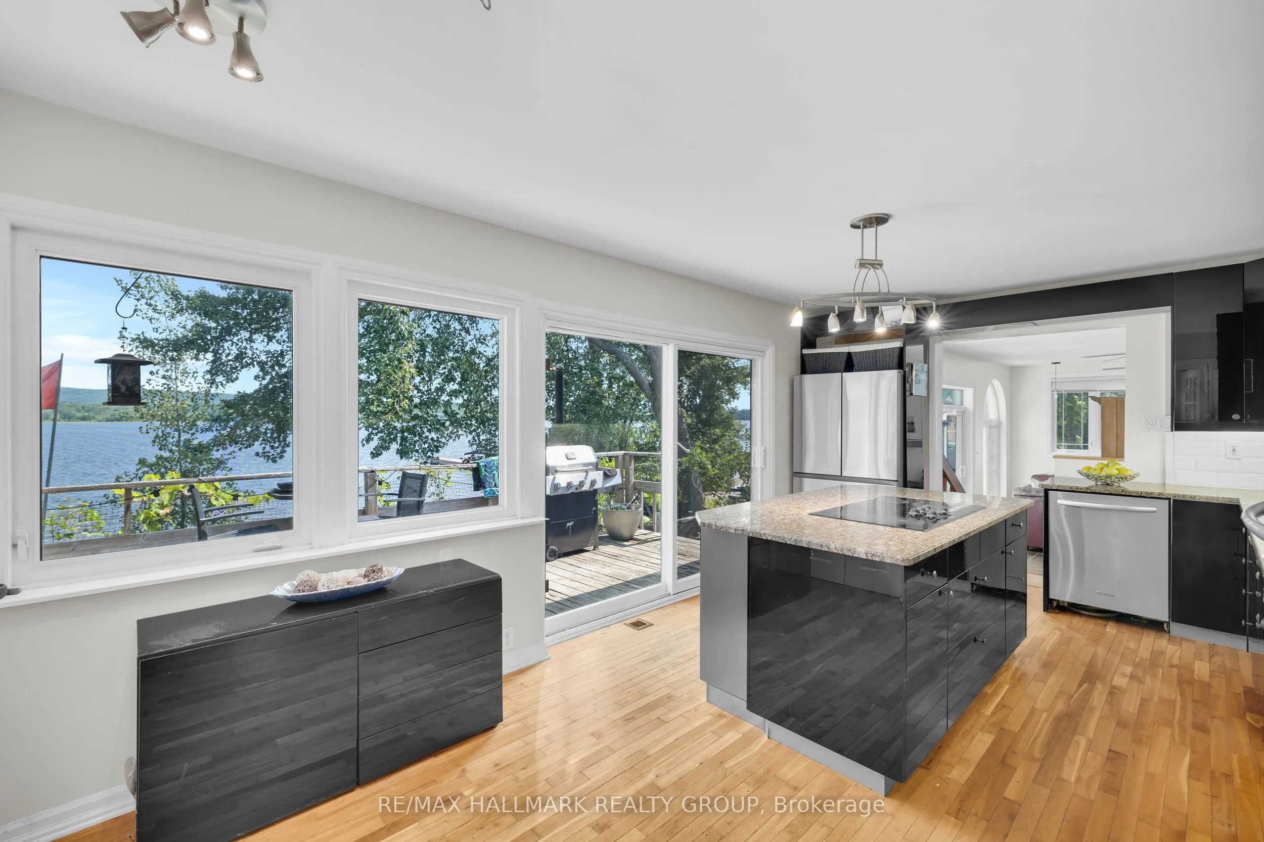 2860 Barlow Crescent