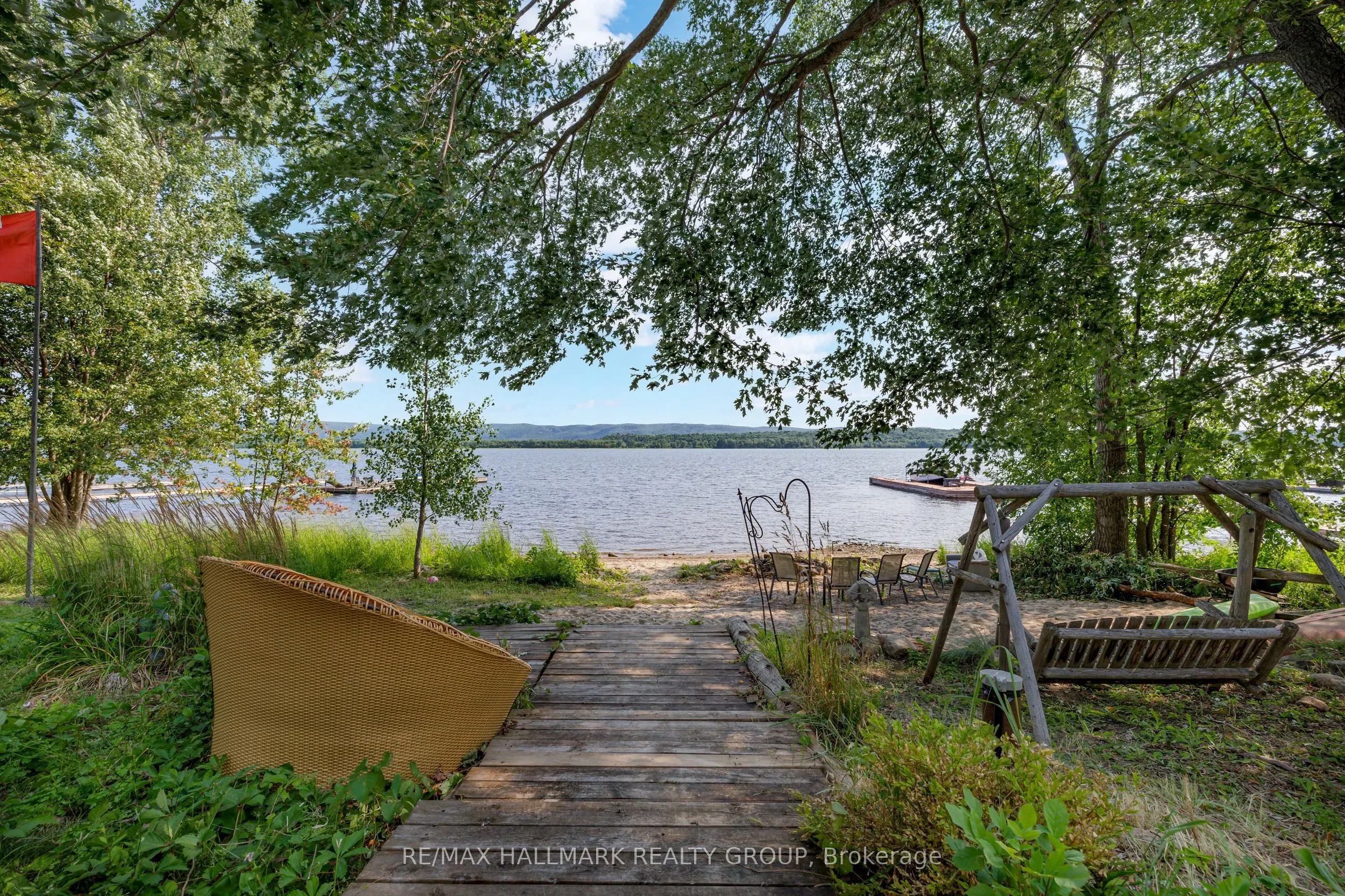 2860 Barlow Crescent
