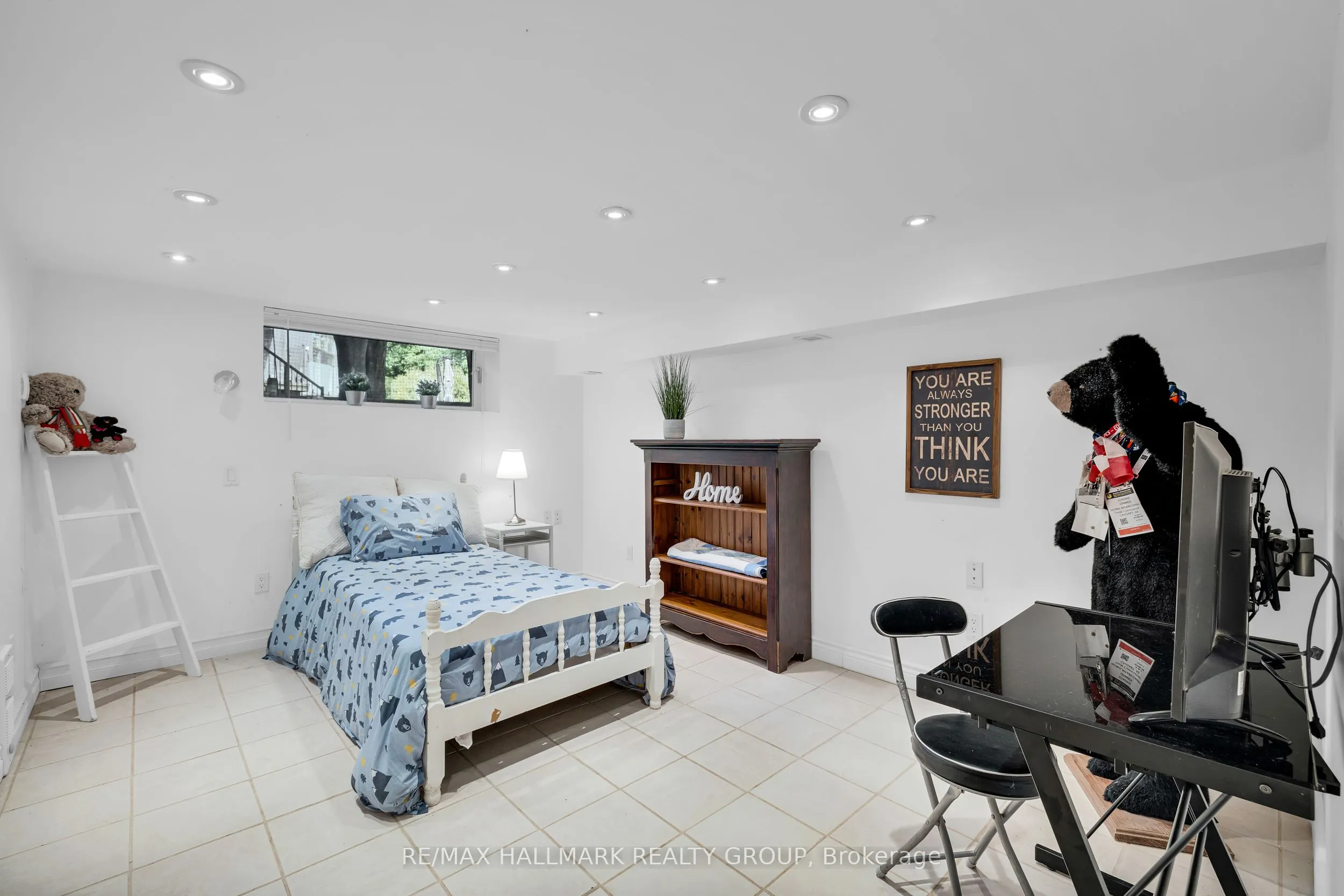 2860 Barlow Crescent