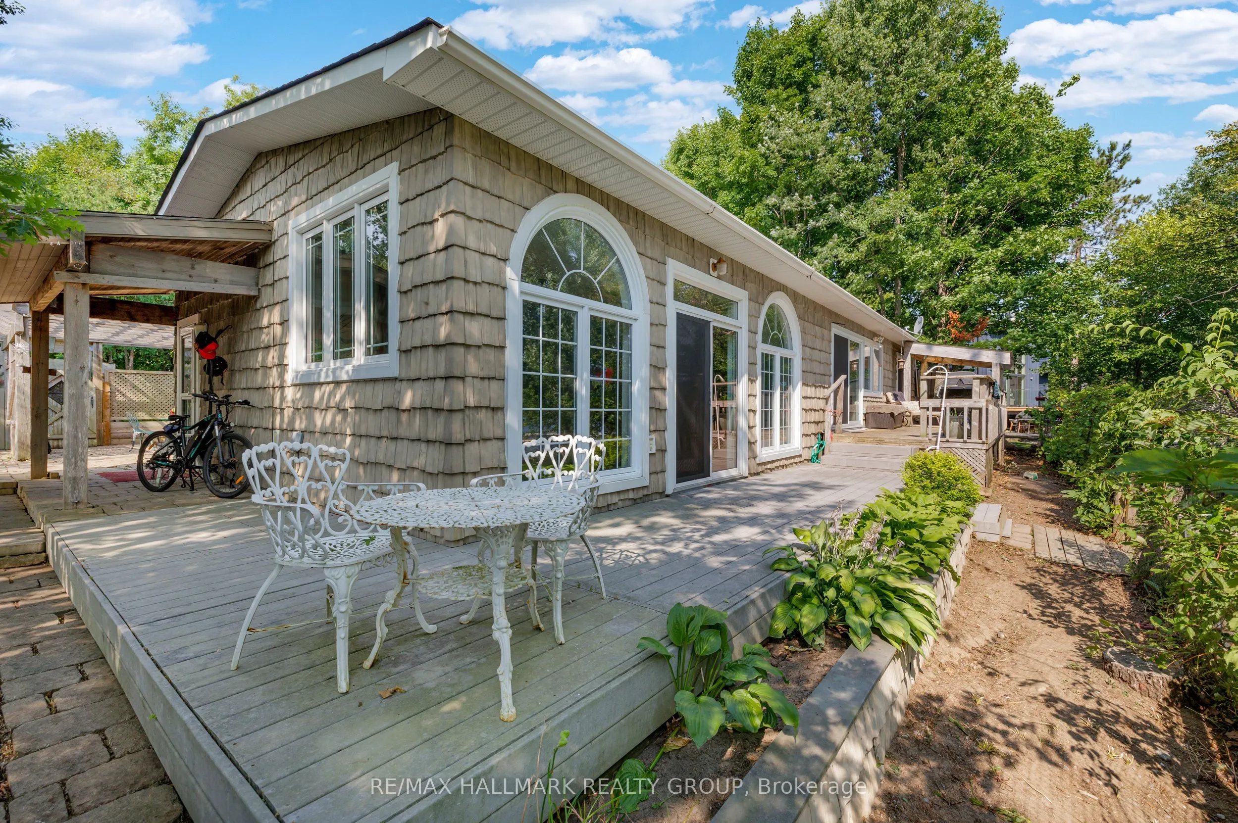 2860 Barlow Crescent