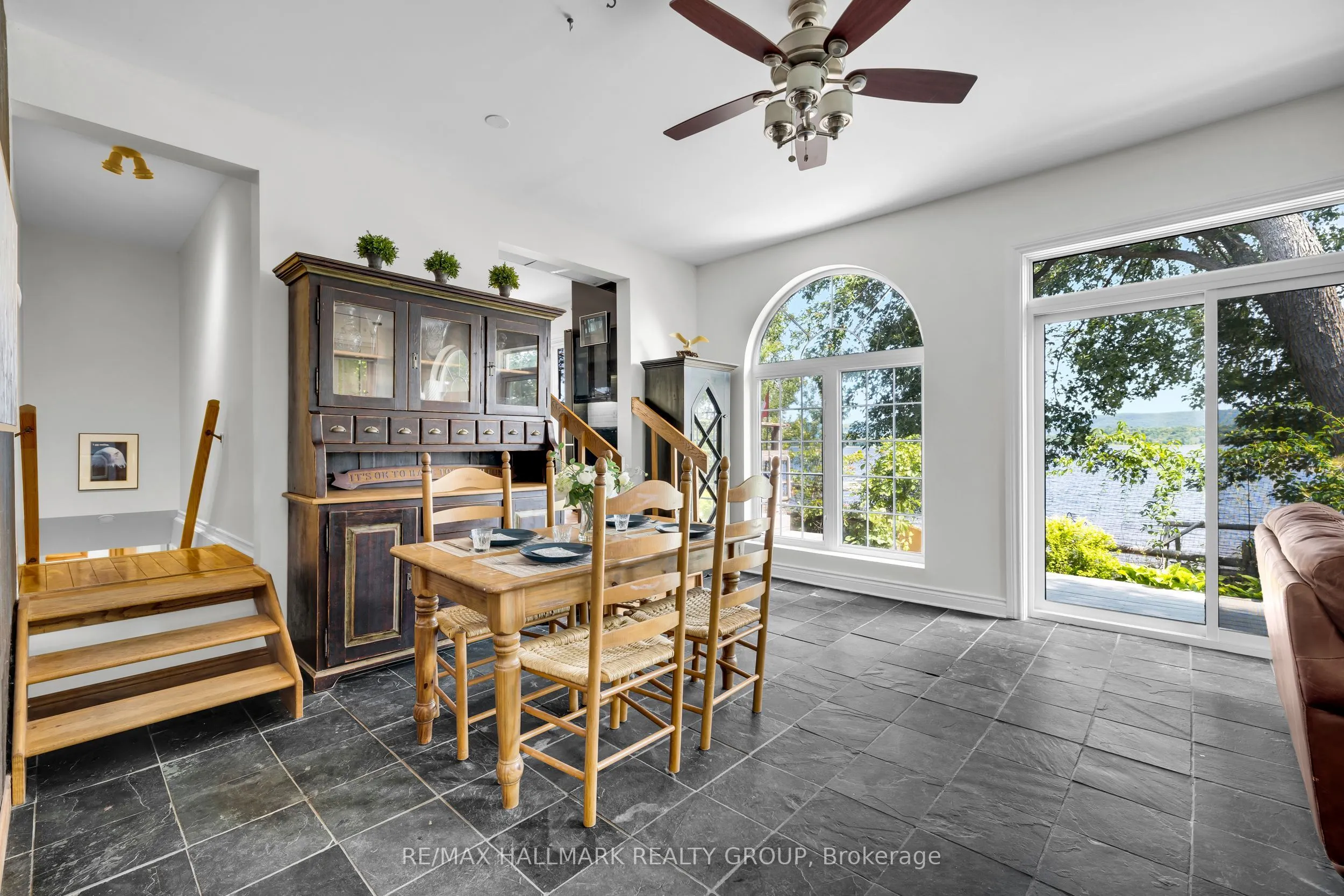 2860 Barlow Crescent