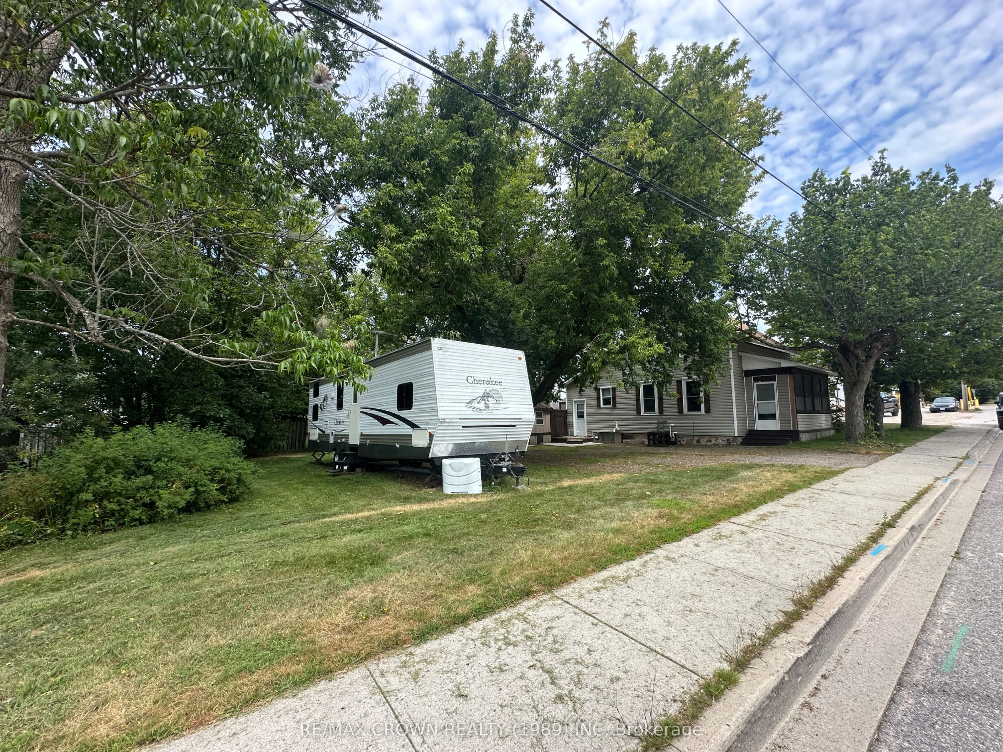 62 Memorial Park Drive W
