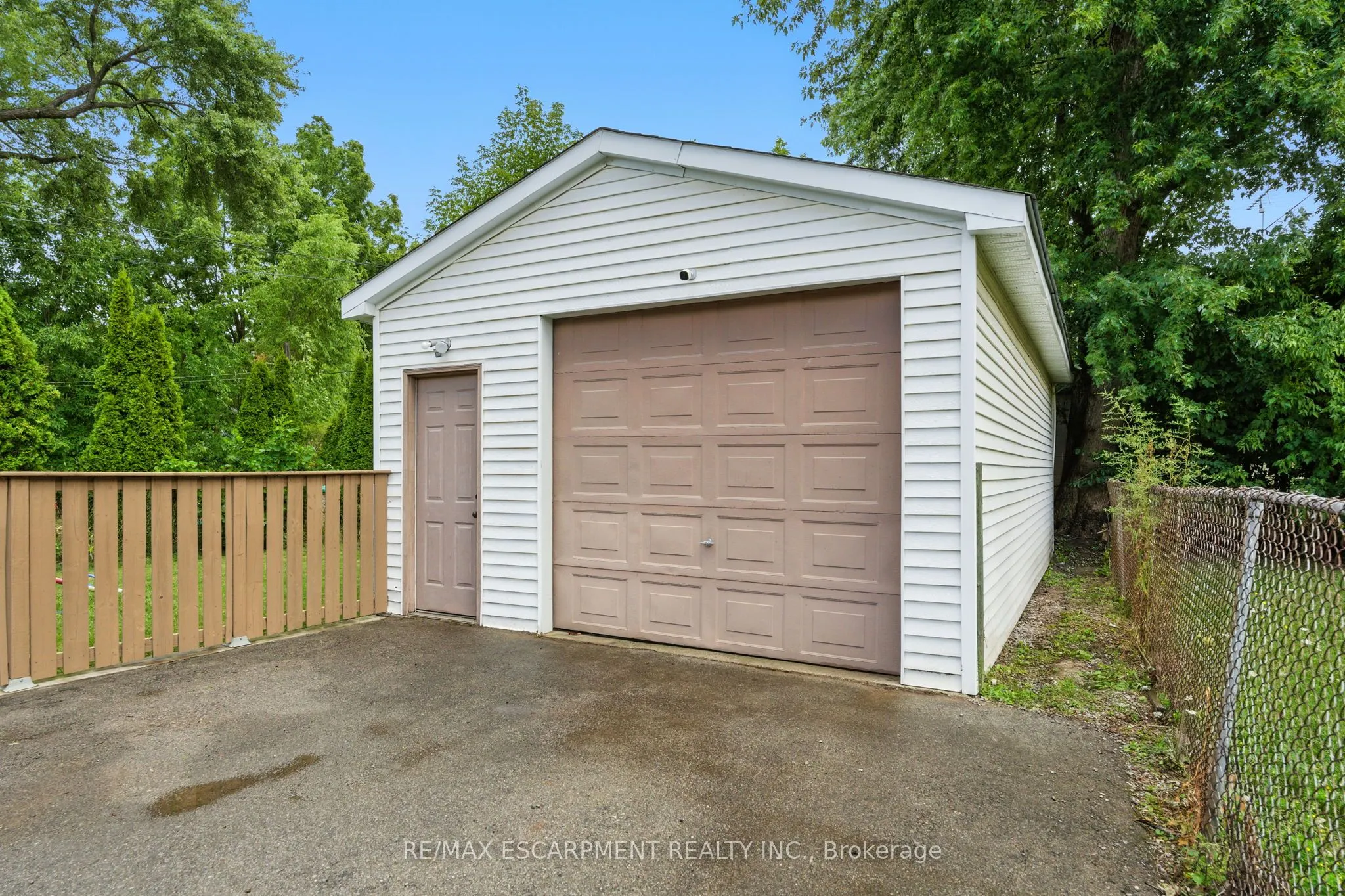 172 Adair Avenue N