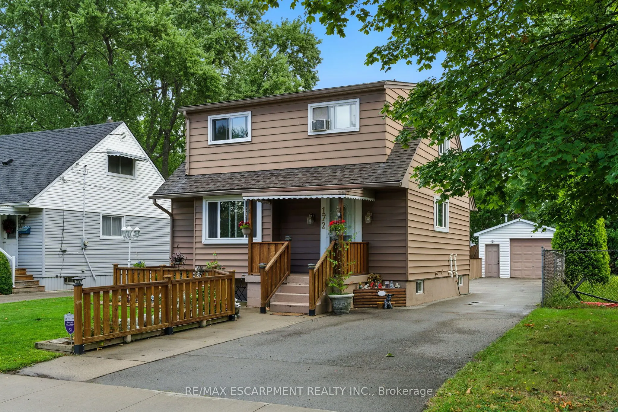 172 Adair Avenue N