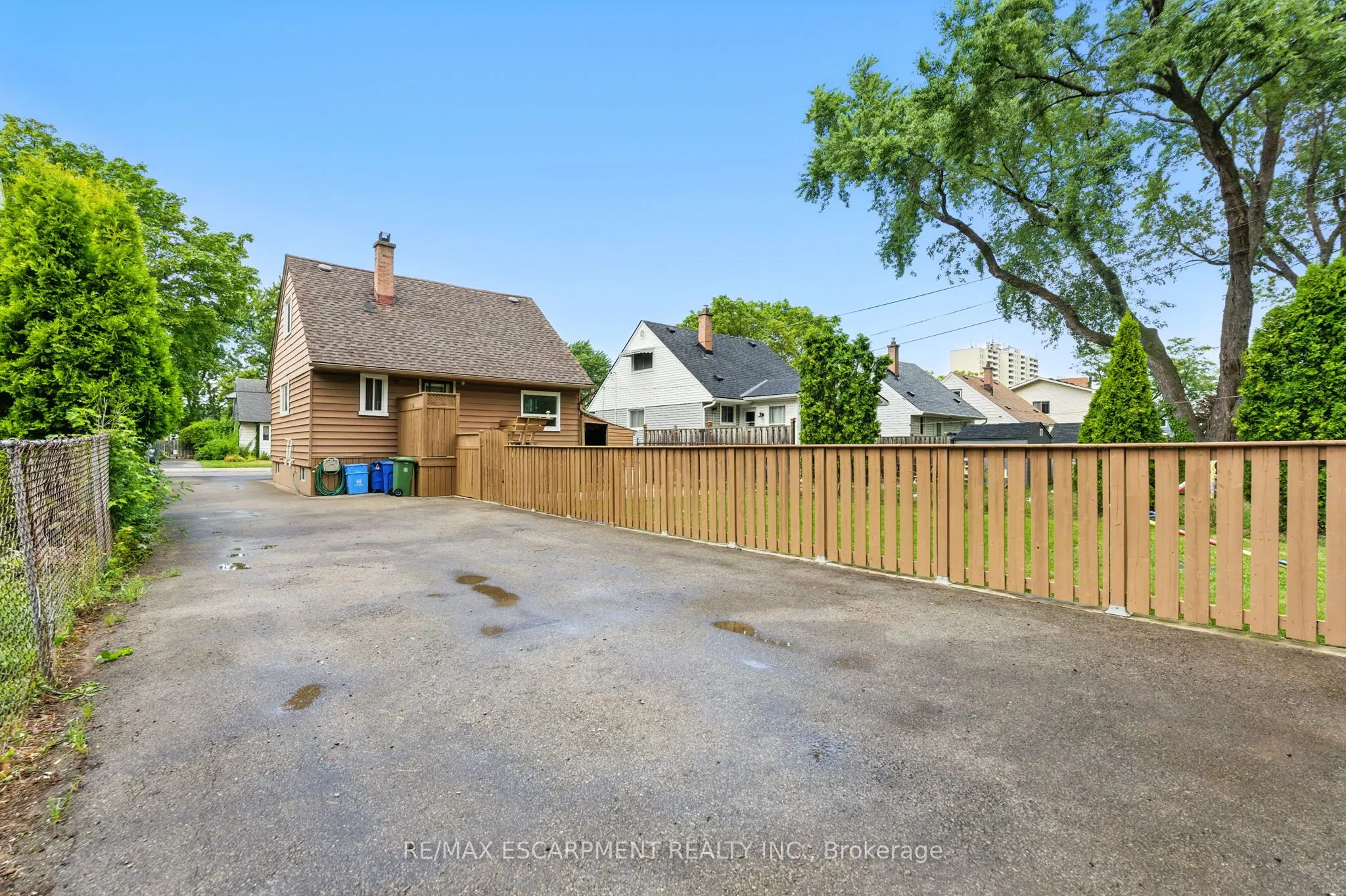 172 Adair Avenue N