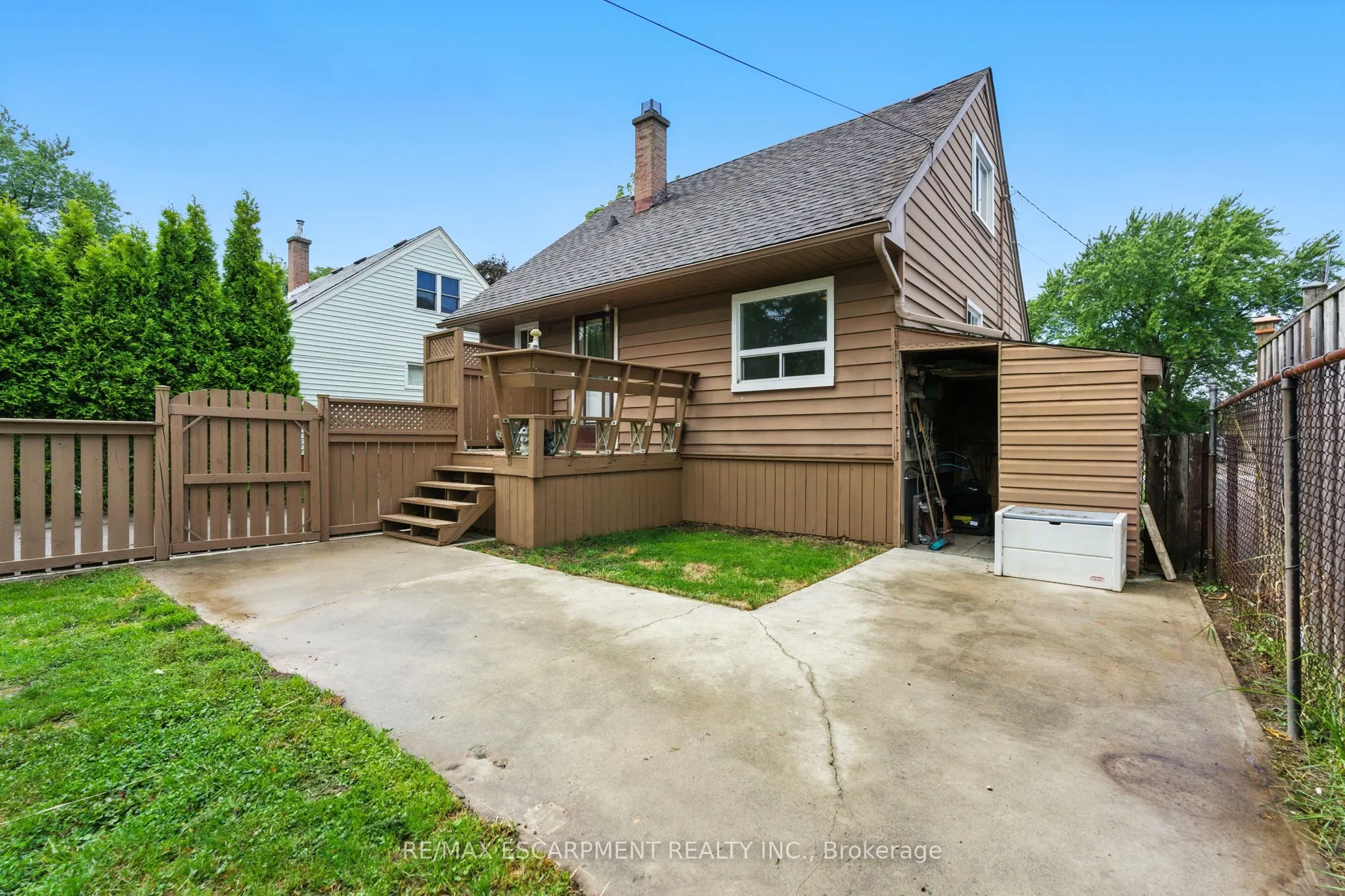 172 Adair Avenue N