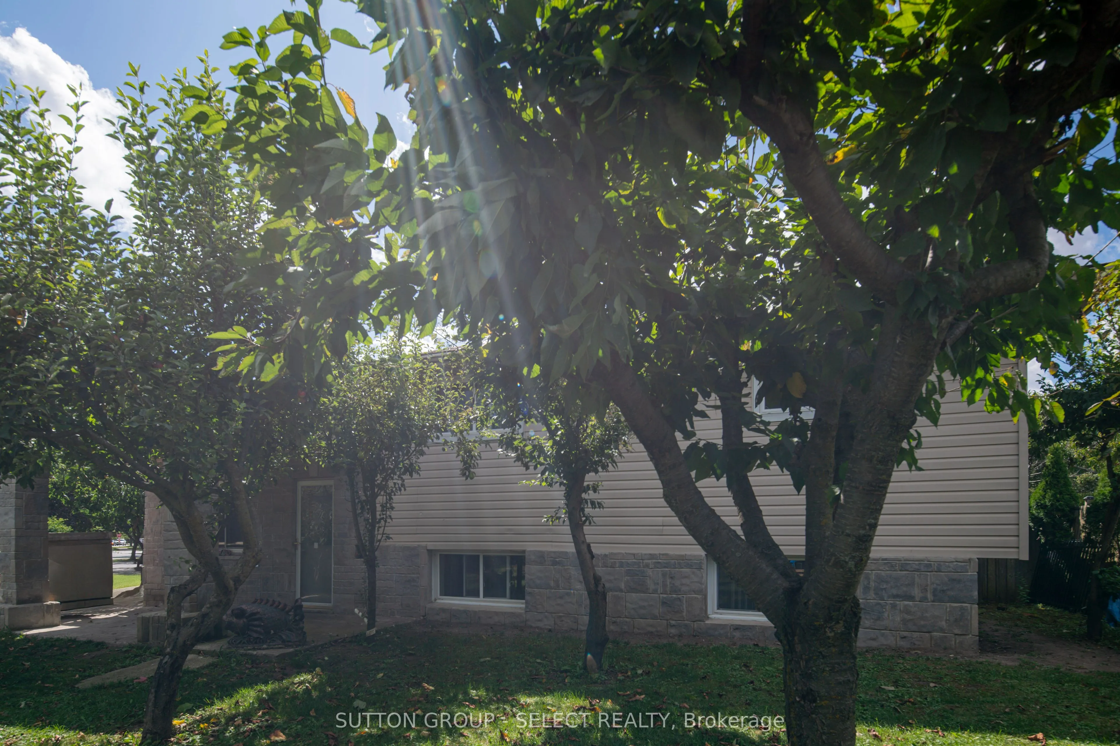 1192 JALNA Boulevard
