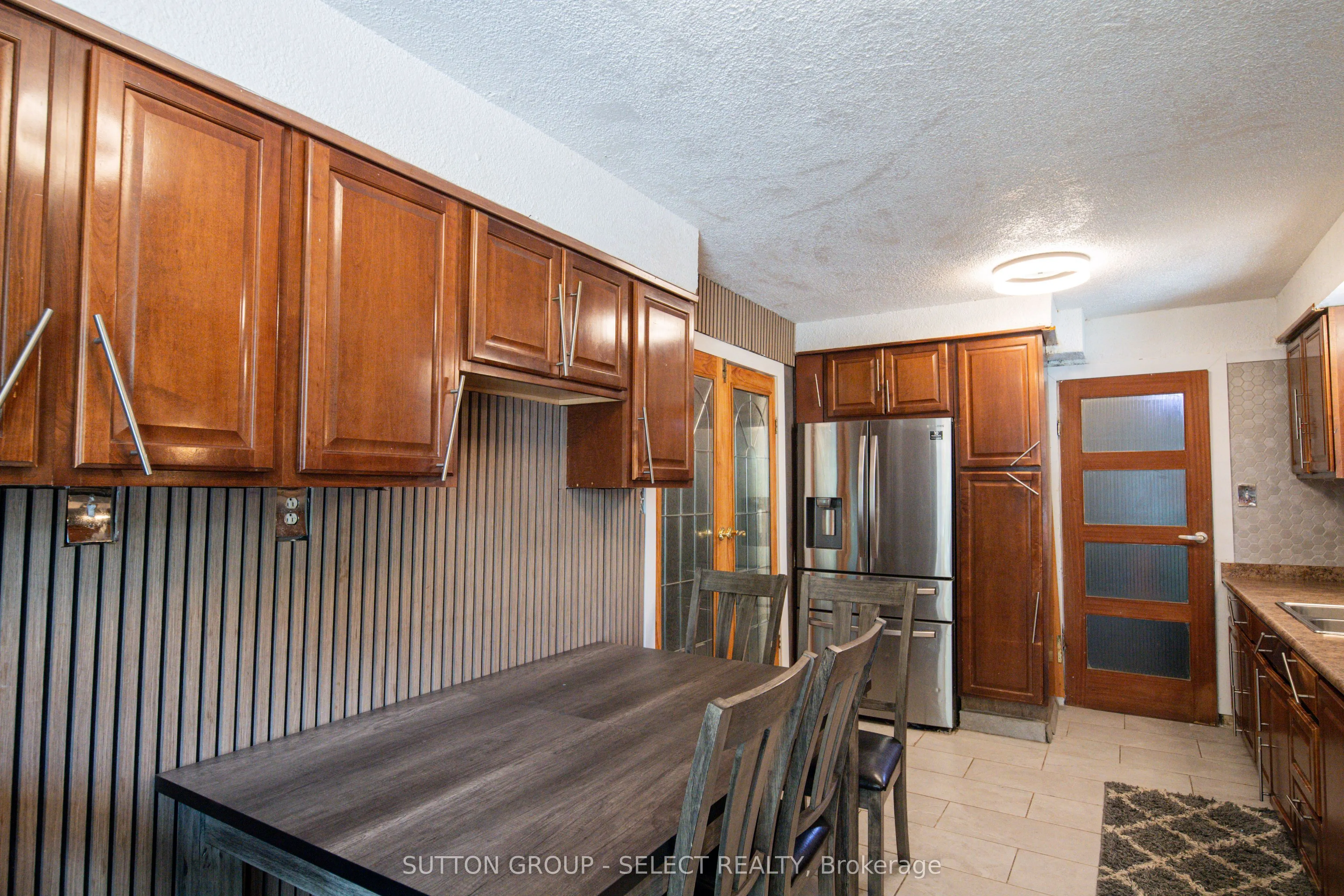1192 JALNA Boulevard