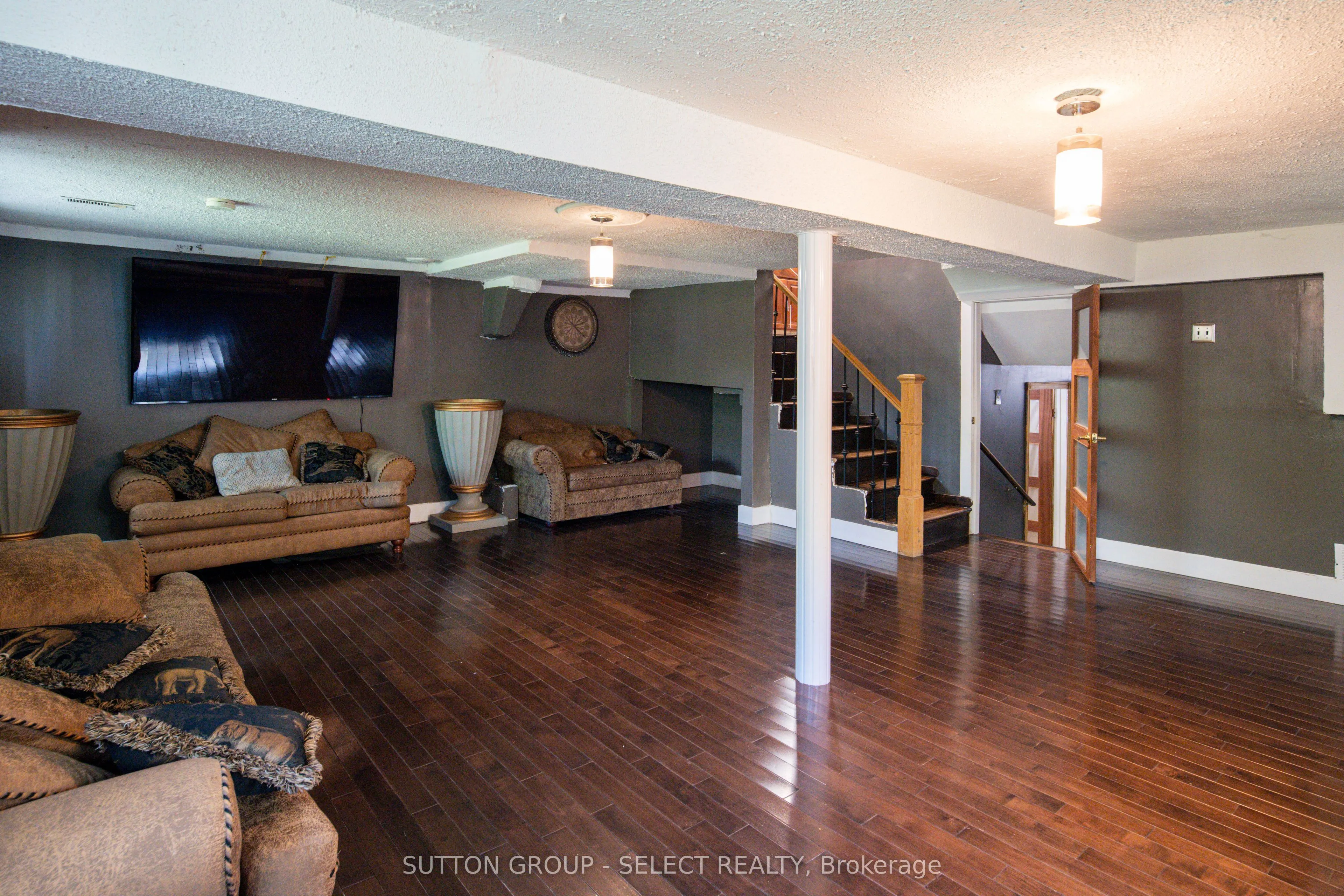 1192 JALNA Boulevard