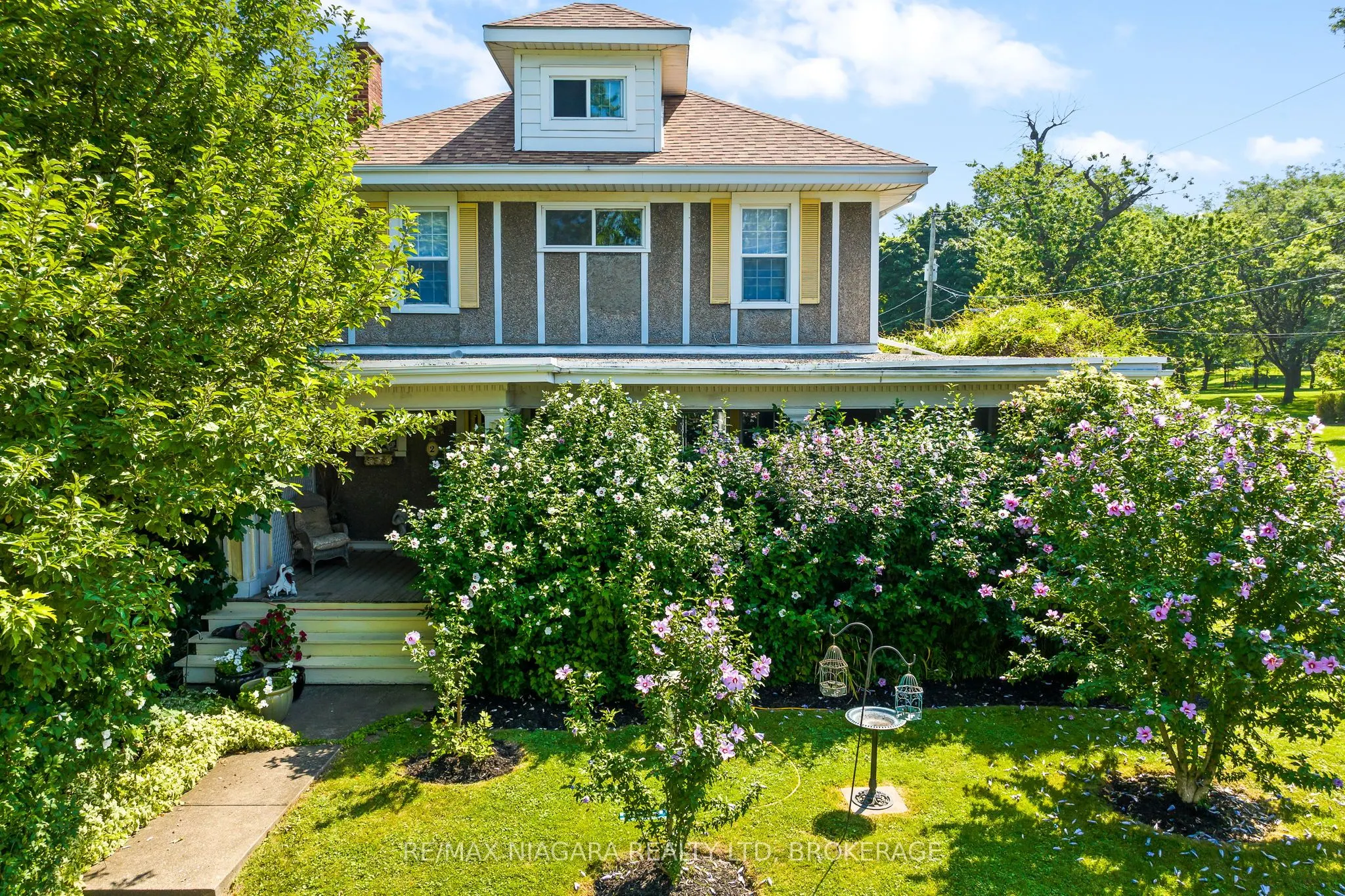 2 Carleton Street N