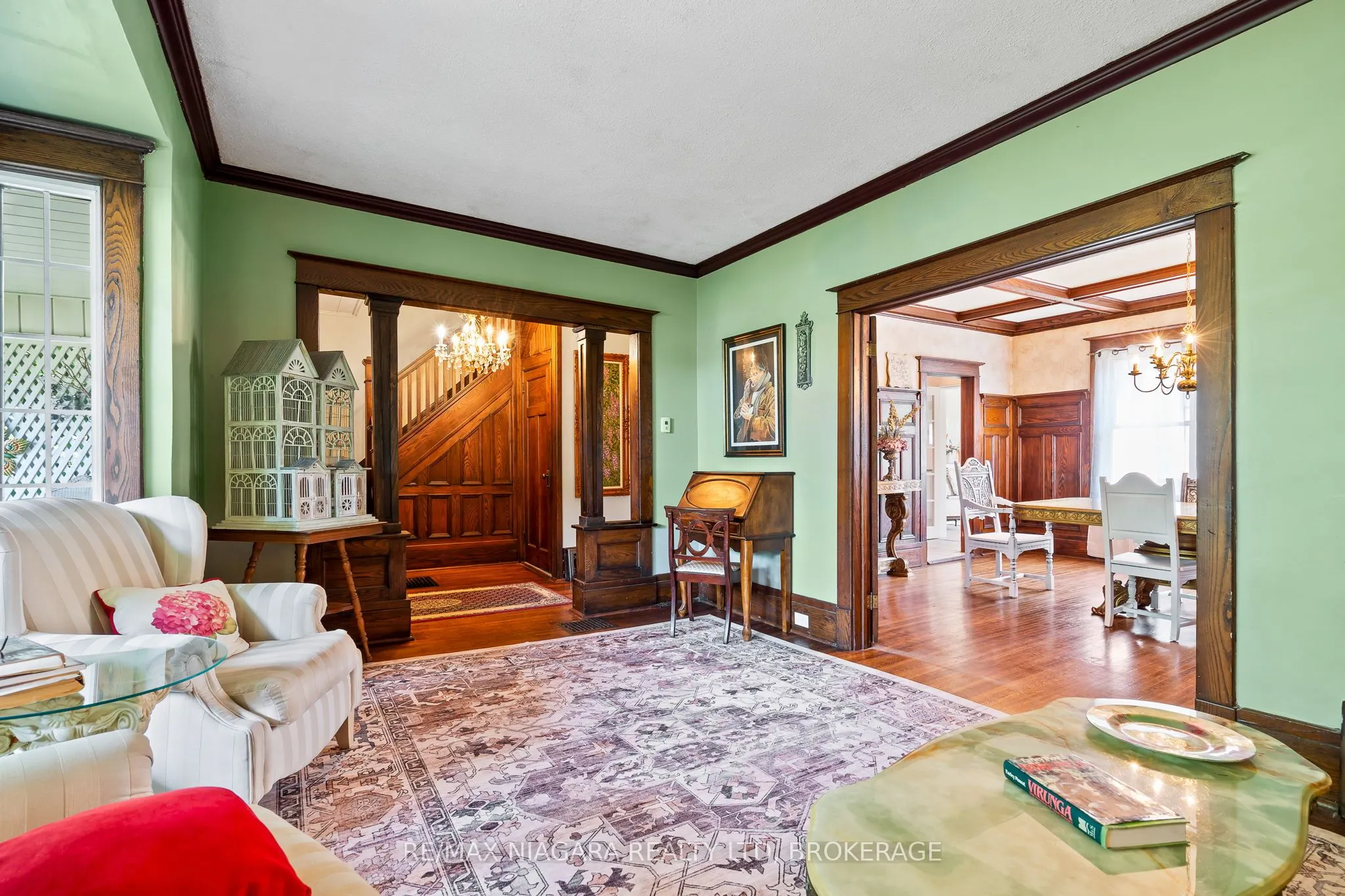2 Carleton Street N