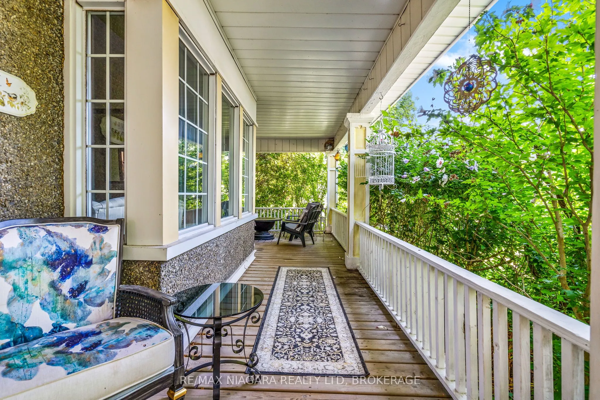 2 Carleton Street N