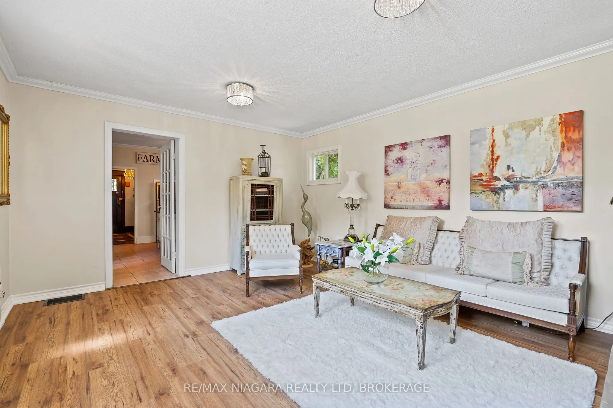 2 Carleton Street N