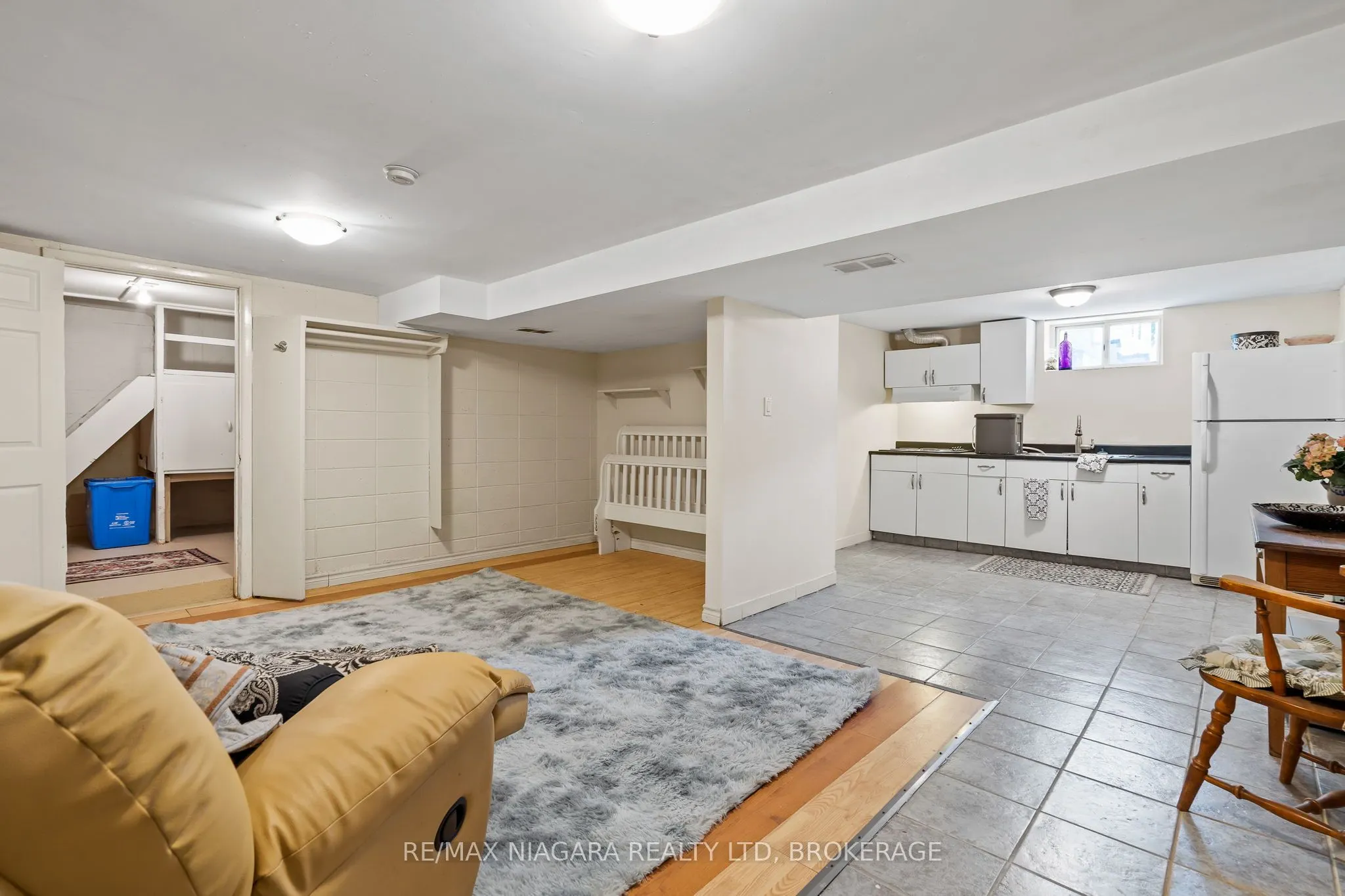 2 Carleton Street N