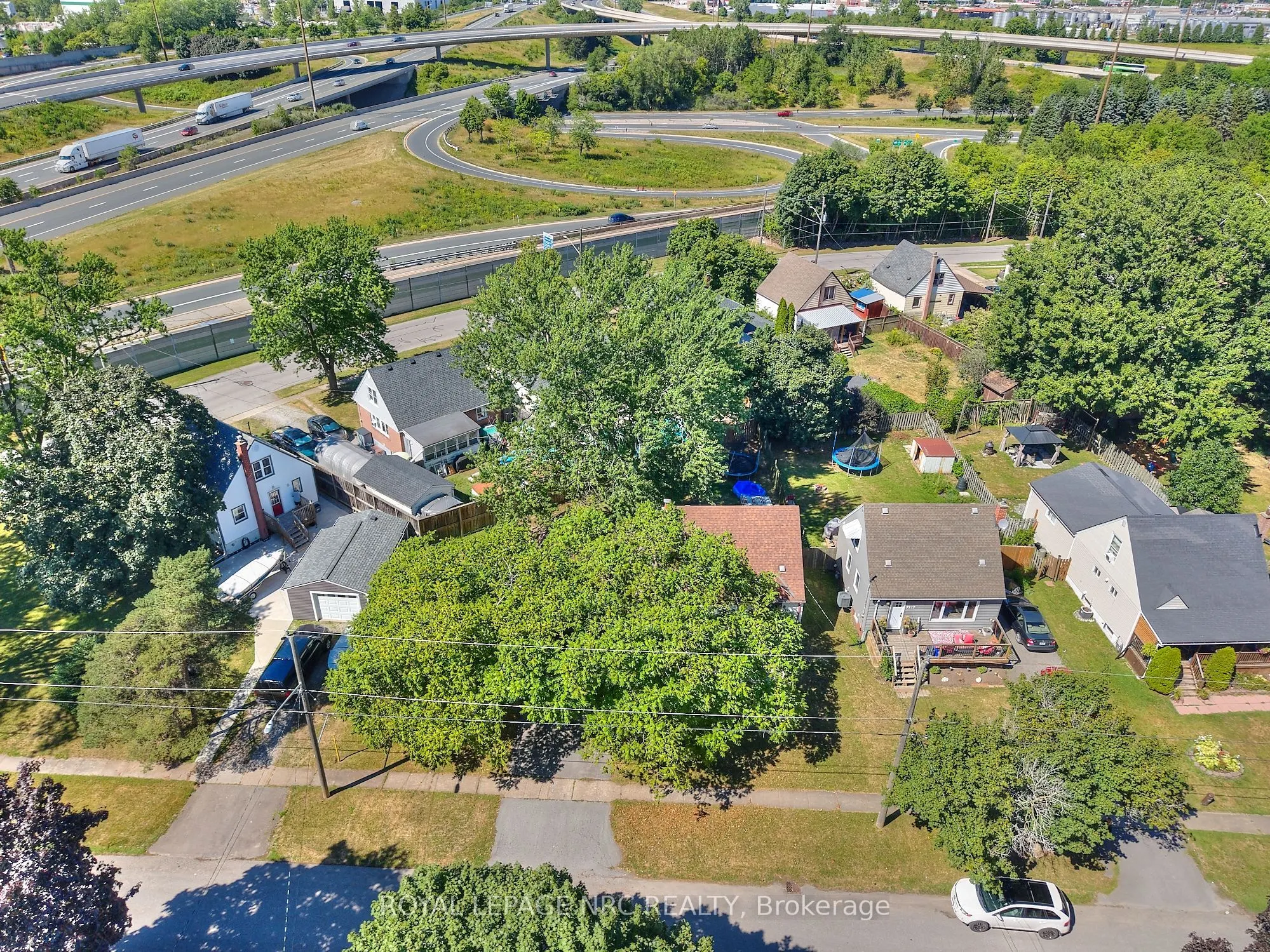 7221 Windsor Crescent