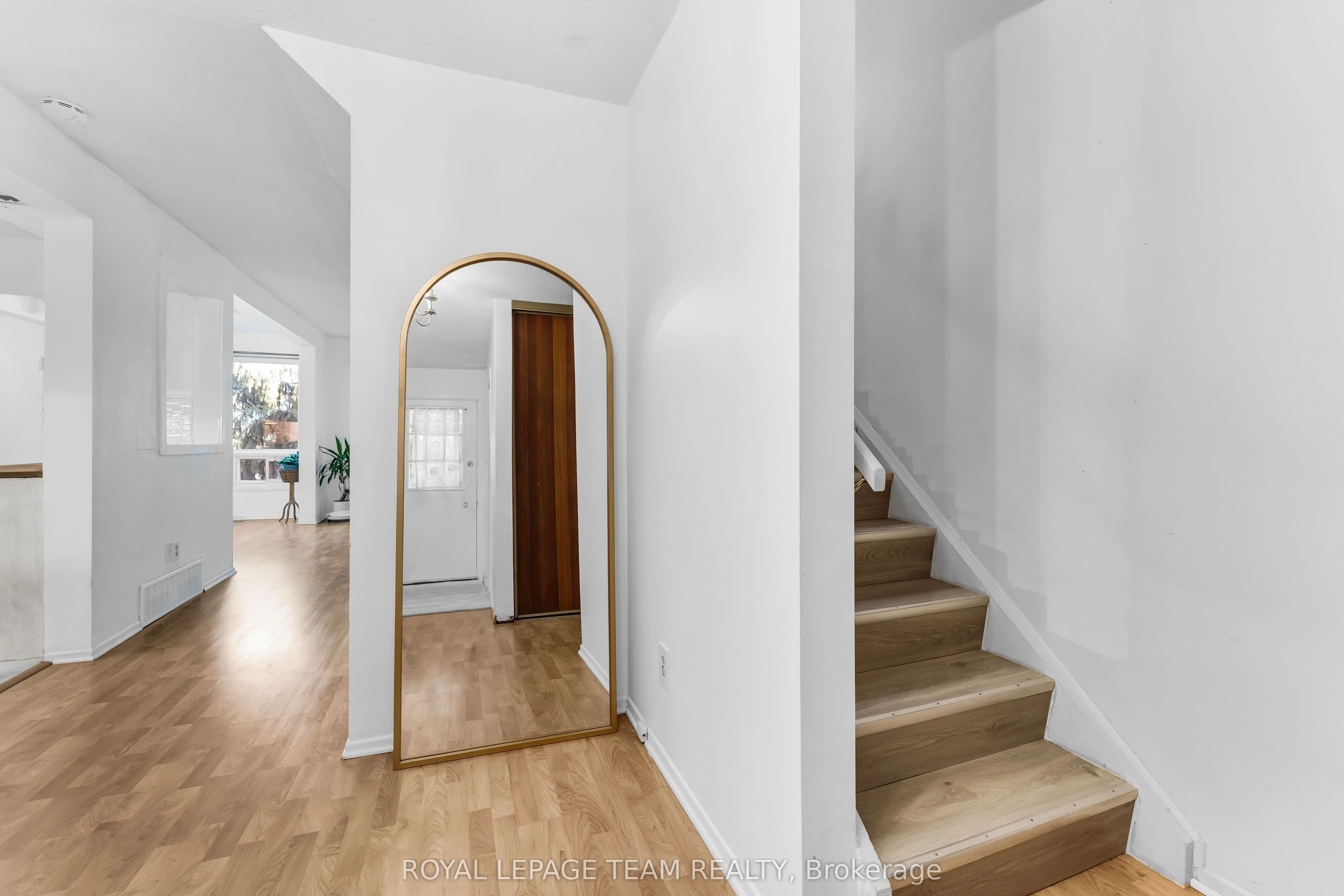 2415 SOUTHVALE Crescent