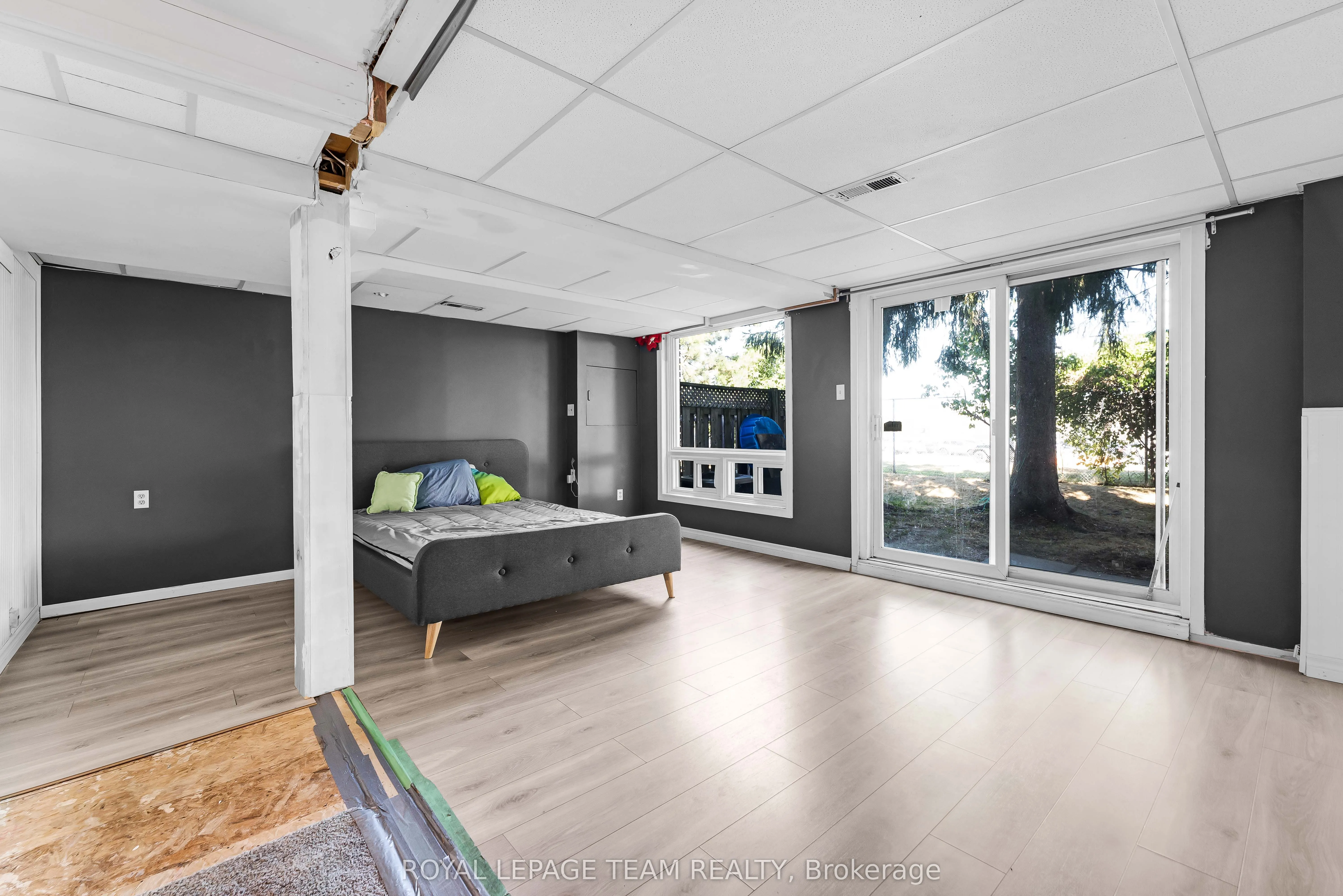 2415 SOUTHVALE Crescent