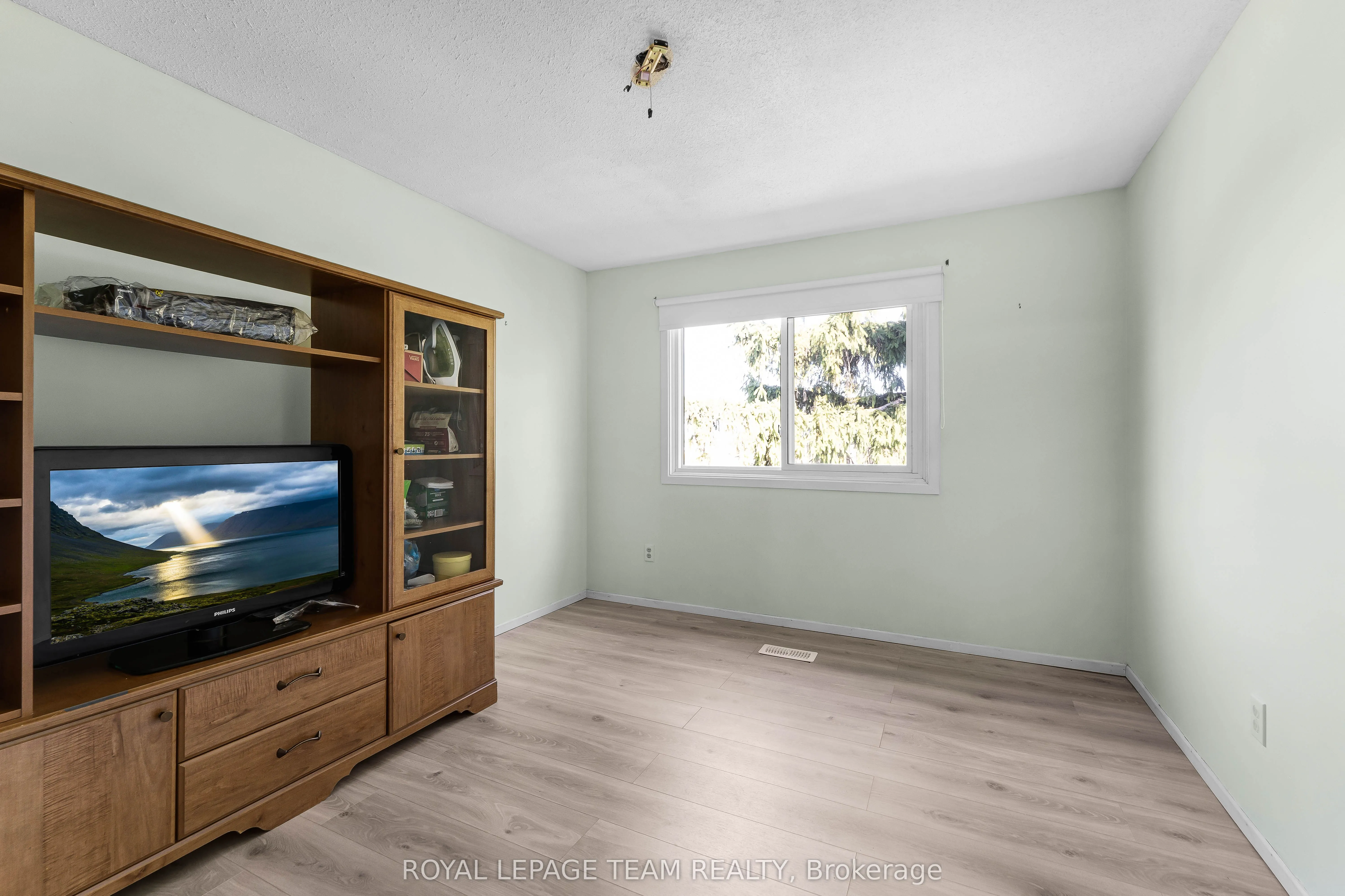 2415 SOUTHVALE Crescent